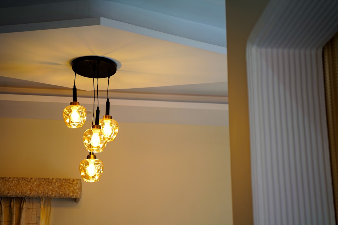 Pendant Lights vs. Chandeliers: Key Differences, Uses, and Design Tips for Perfect Lighting