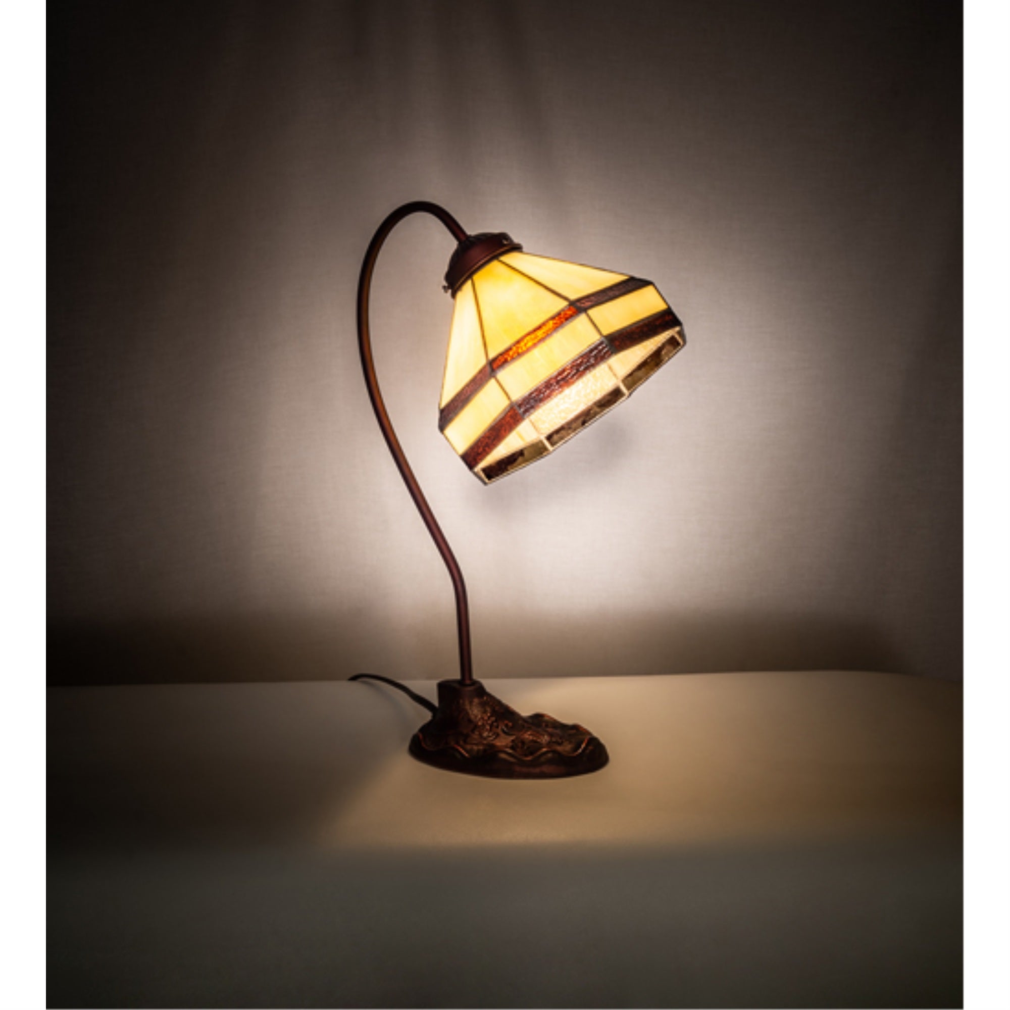 18 inch High Wagon Wheel Desk Lamp