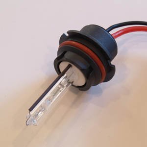 Xentec 9007 HID Xenon Bulb Pair - Ultra White 6000K, Low Beam, 9004/HB5 Compatible