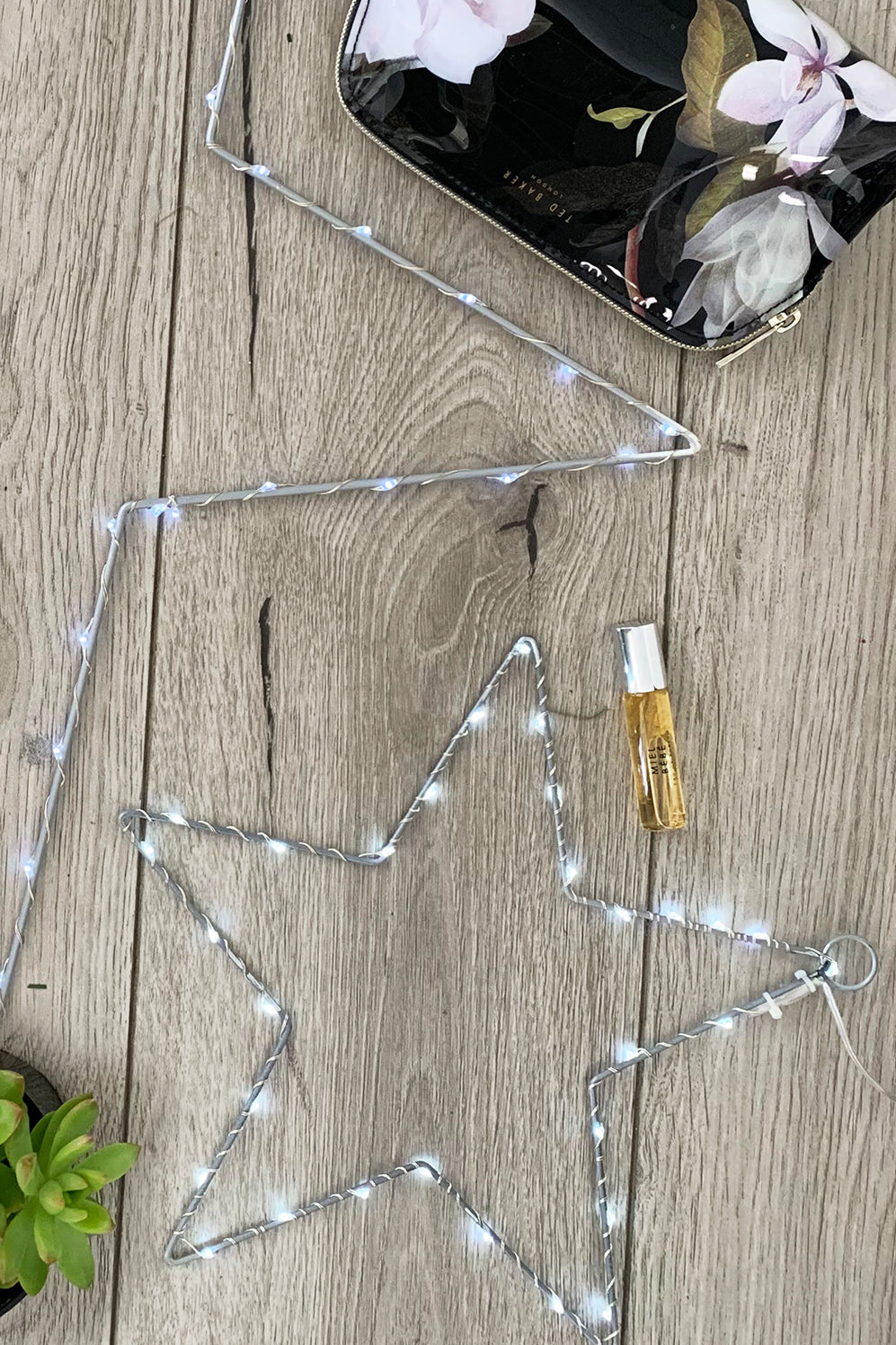 Lighted Star Frame - Battery Operated