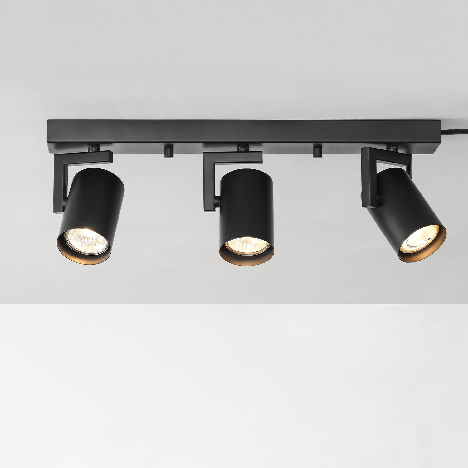 GLOBE Electric 64000164 17 3-Light Plug-in Track Lighting, Matte Black, 15 Foot Cord, in-Line On/Off Rocker Switch, Pivoting Tra