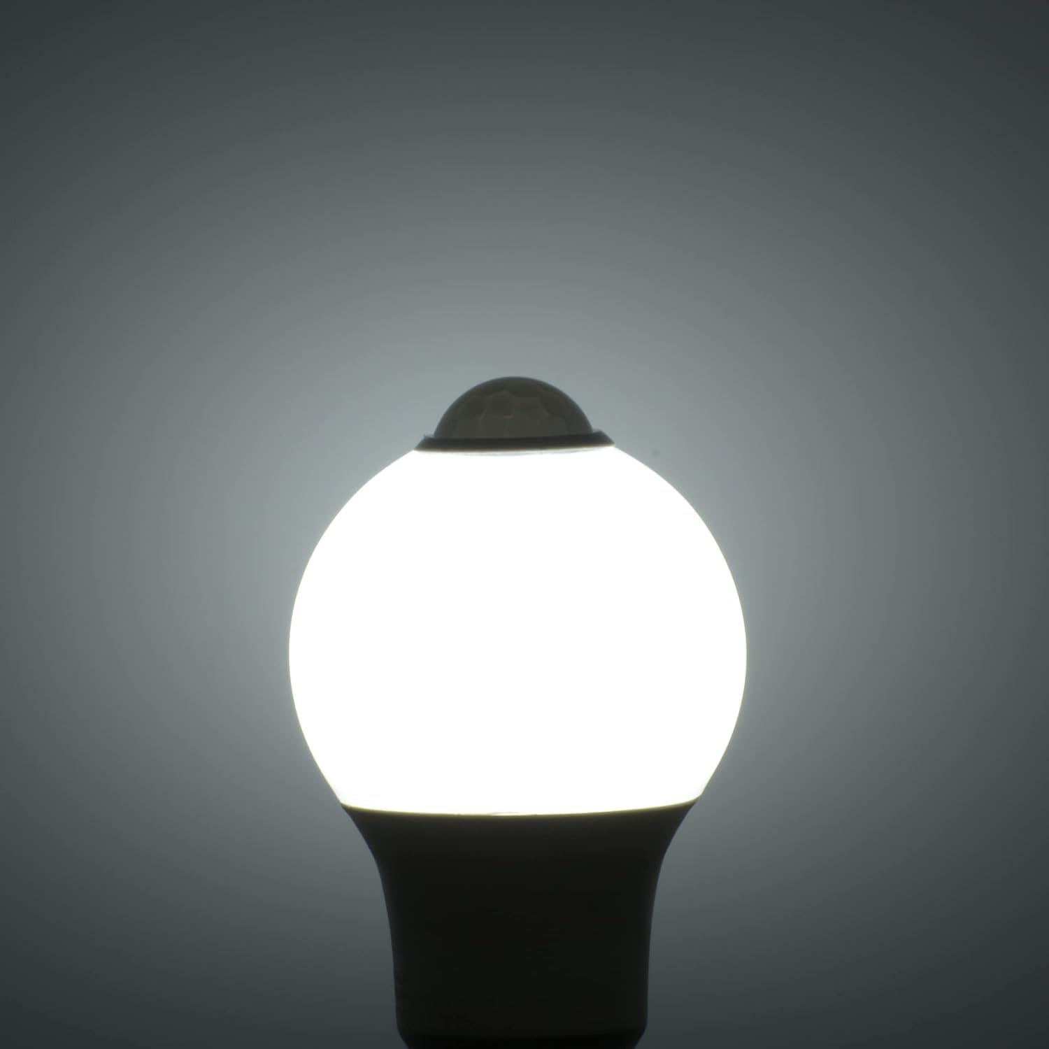 U4GLORY Motion Sensor Light Bulbs A19 9W E26 5000K Cool White PIR Sensor 2 Pack