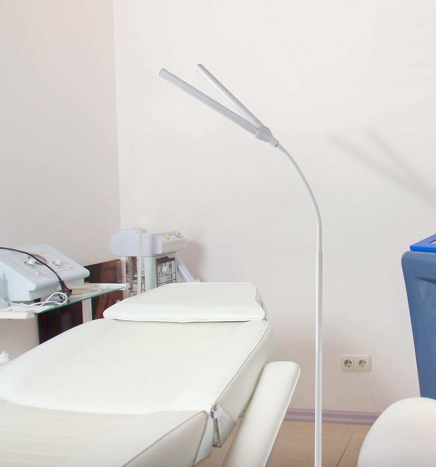 Daylight Duo Floor Lamp - LED Eye Care, Anti-Glare, 6000K, 13.5W, White, Model UN1530