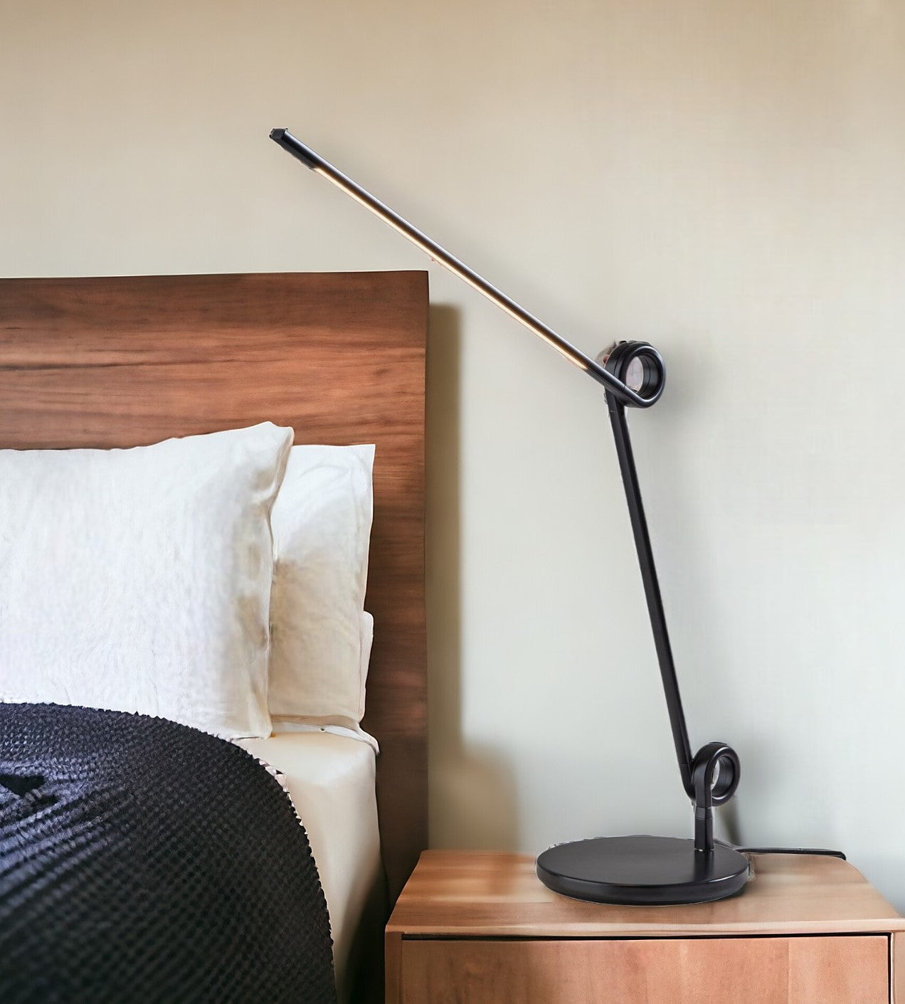 Homeroots 524639 35 In. Metal Novelty Desk Led Usb Table Lamp Black