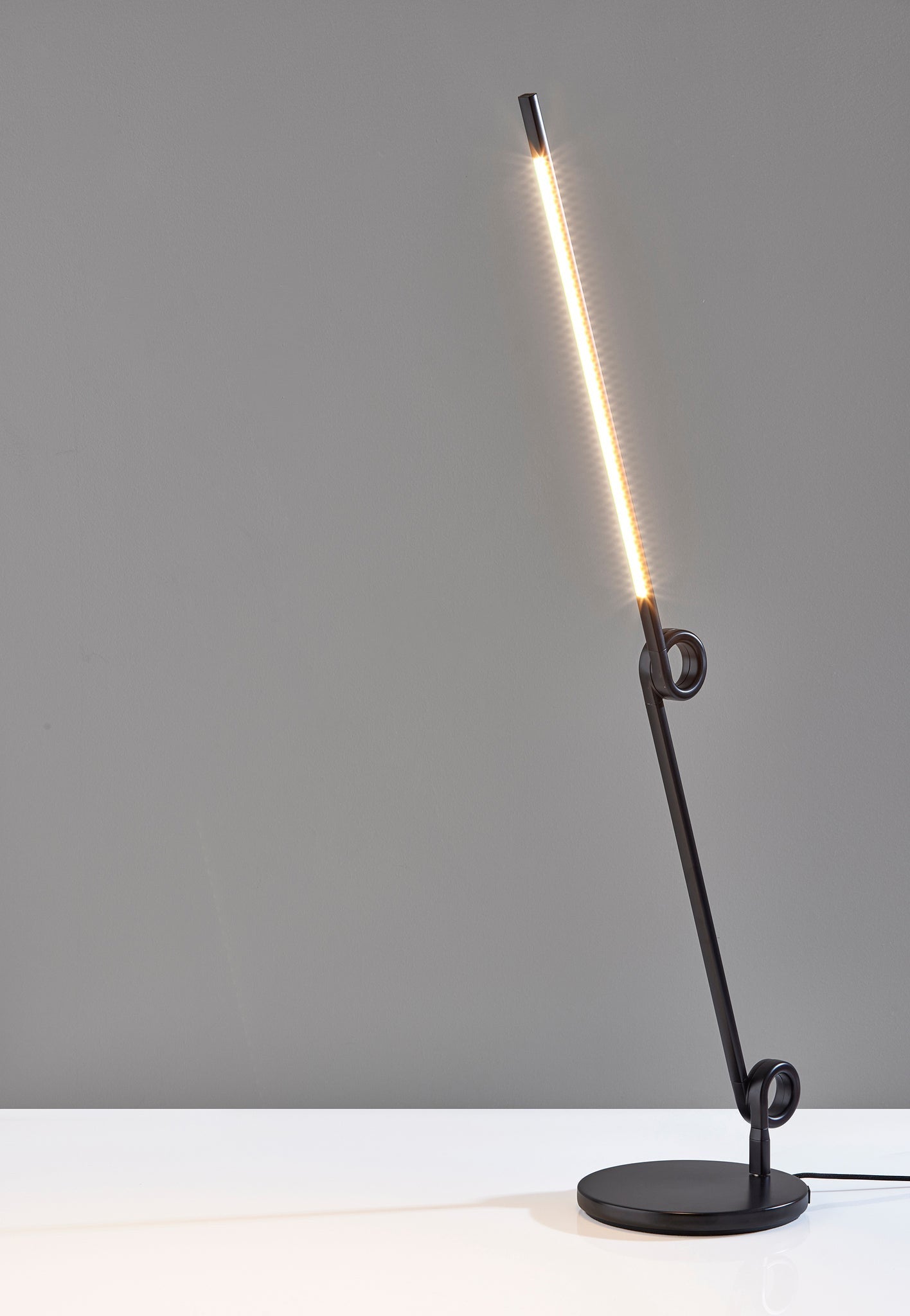 Homeroots 524639 35 In. Metal Novelty Desk Led Usb Table Lamp Black