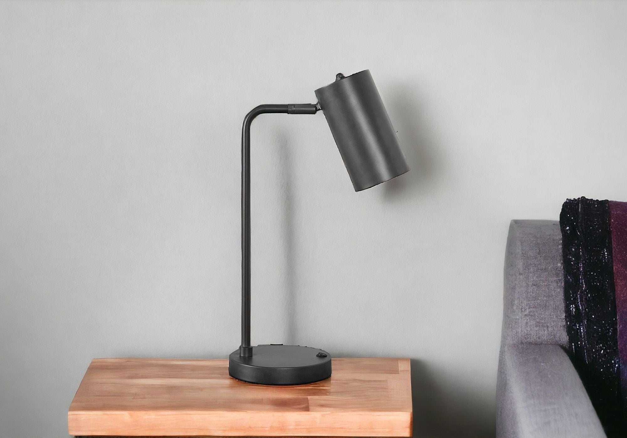 18'' Gray Metal Round Usb Table Lamp With Gray Cylinder Shade