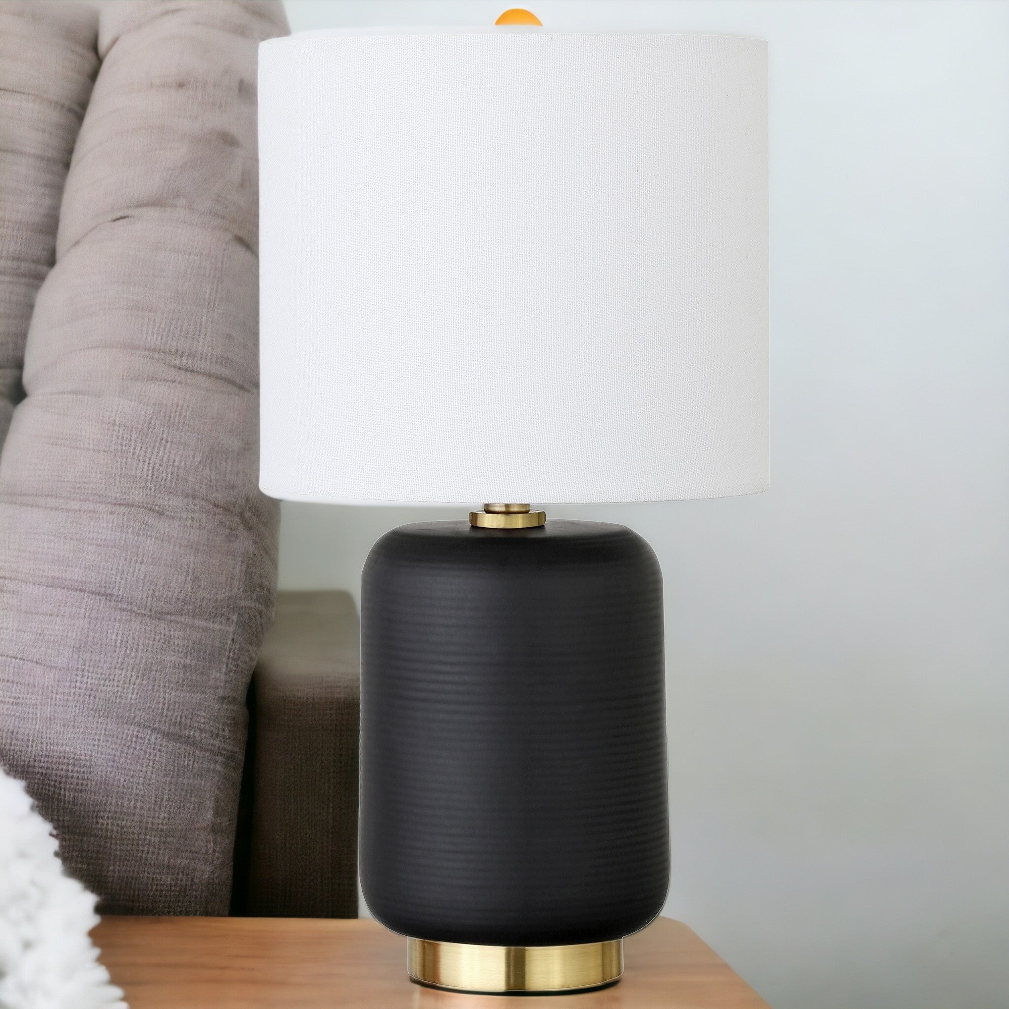 Homeroots 546123 15 In. Ceramic Cylinder Table Lamp With White Drum Shade Black & Gold