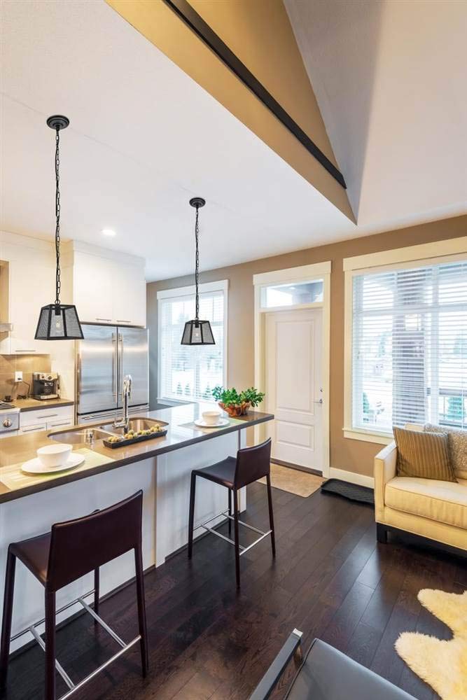 Living District Matte Black Iron Pendant Light, Talon Collection, D9.8 H10.4, 1 Light