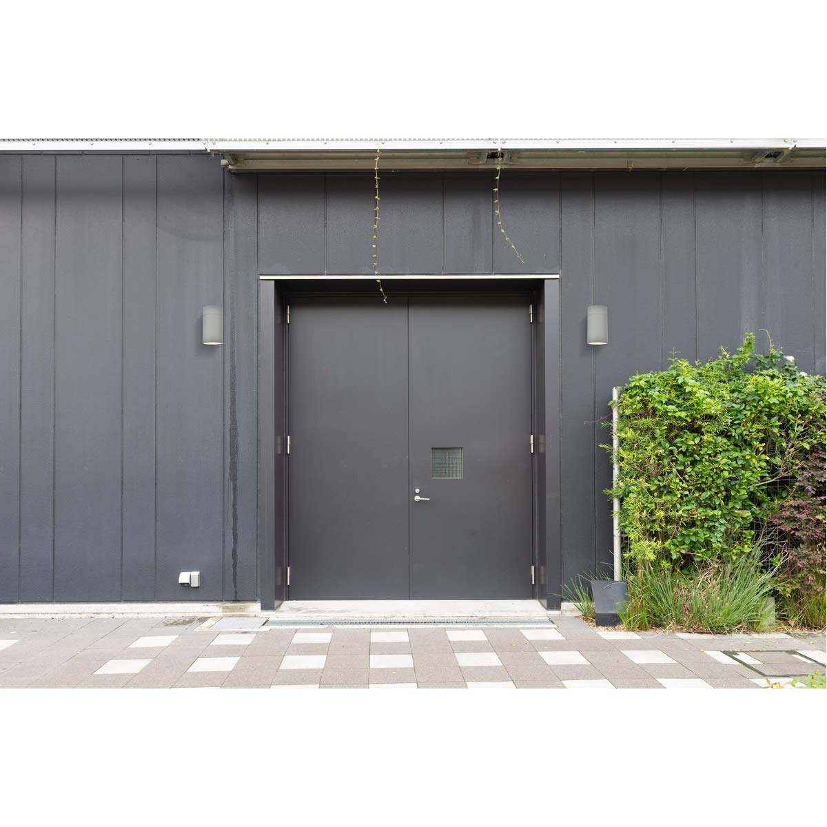 Living District Modern Home Decorative Raine Outdoor Wall in Silver