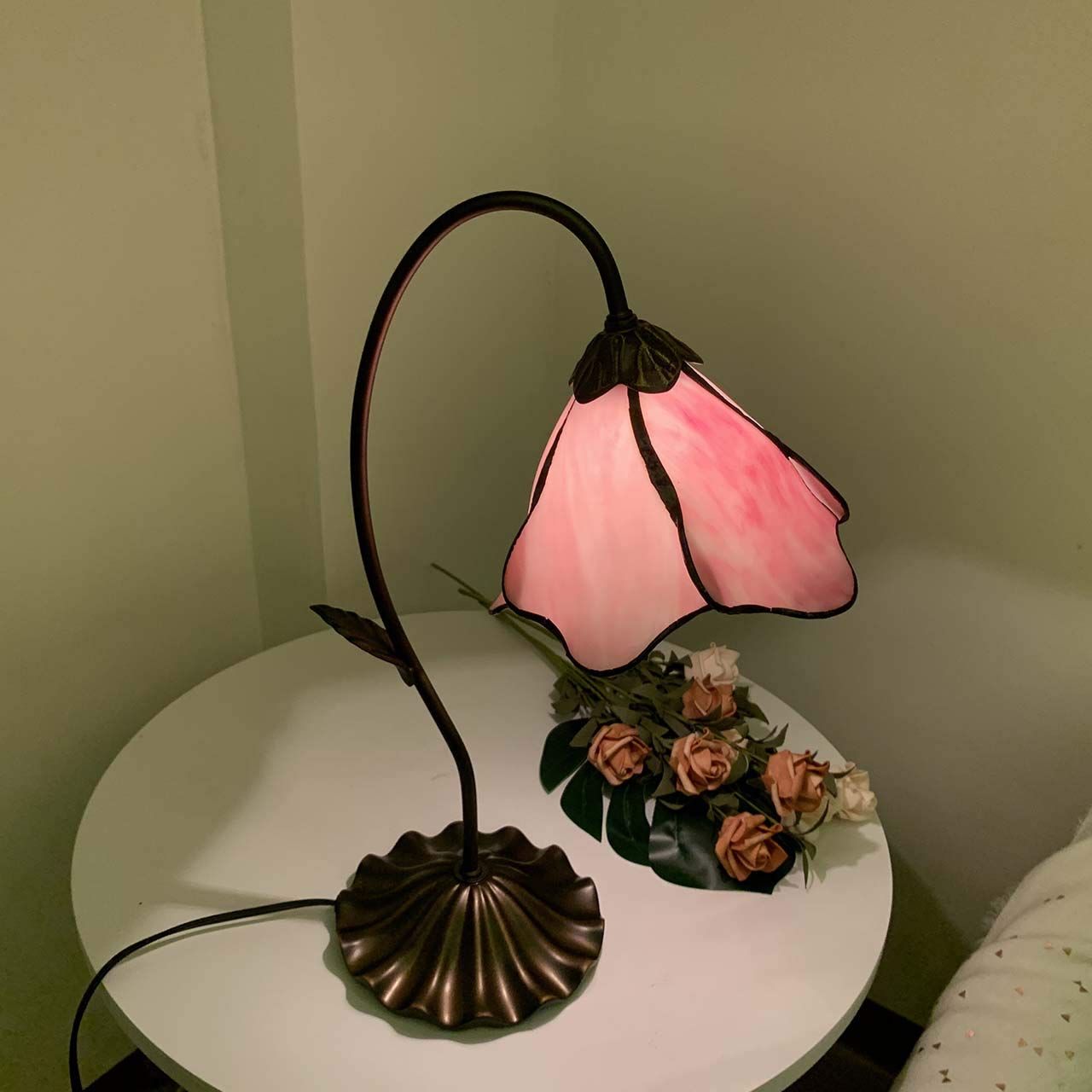 Bieye L10810 Flower Tiffany Style Stained Glass Table Lamp With 8-Inch Wide Bent Glass Lampshade Lily Pad Base (1-Light, Pink)