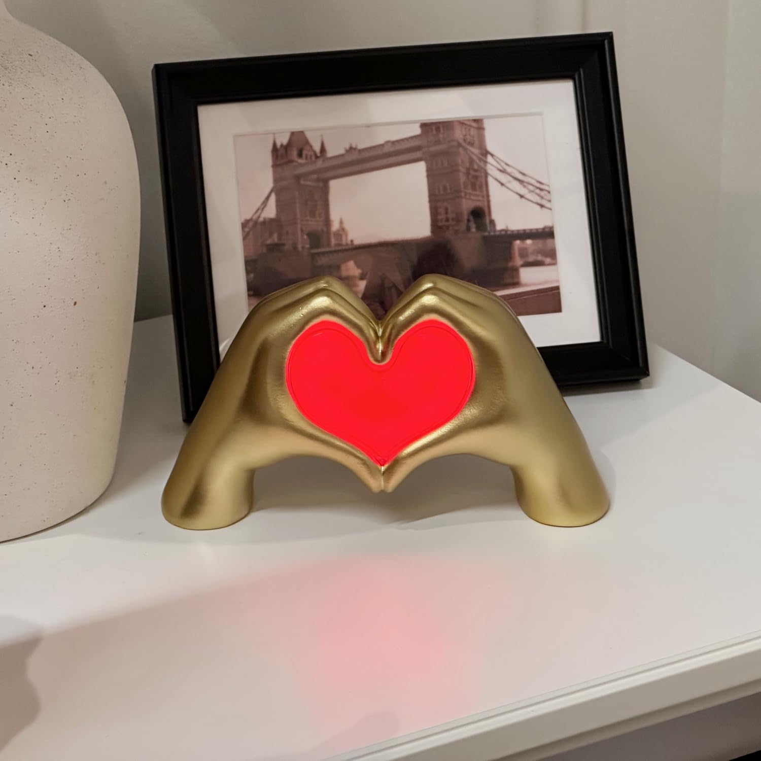 Heart Hands Sculpture Night Light  Love Heart Statue Usb&Battery Powered Desk Lamp  Gold Aesthetic Decor For Living Room  Bedroom  Shelf  Coffee Table  Thanksgiving Birthday Gift For Women Mom Girls