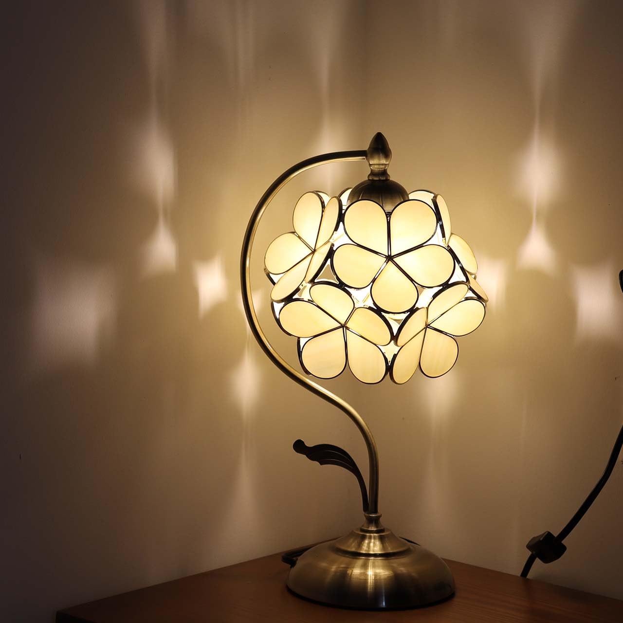 Bieye L10754 Tiffany Style Stained Glass Flower Petal Table Lamp With Brass Base For Home D  Cor (Cream, 8'' Cherry Blossom)