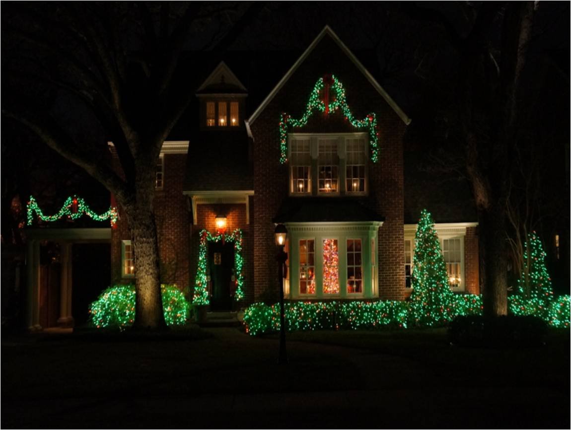 Holiday Essence - 100 Green Christmas Light Set String Lights With Green Wire Professional Grade Indoor And Outdoor Use Decorate
