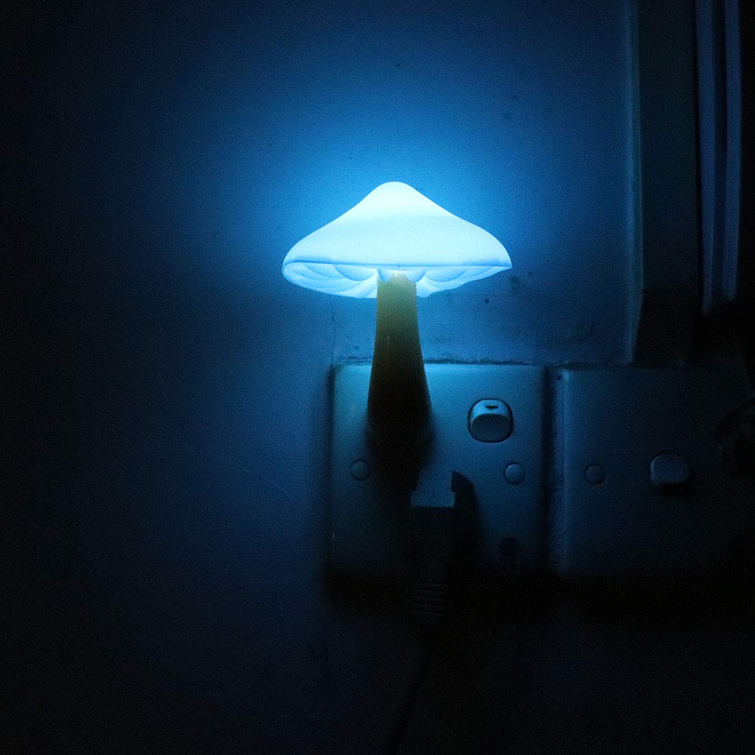 AUSAYE Mushroom Night Light, 7-Color Changing, Plug-in LED Lamp, 1 Pack, Plastic
