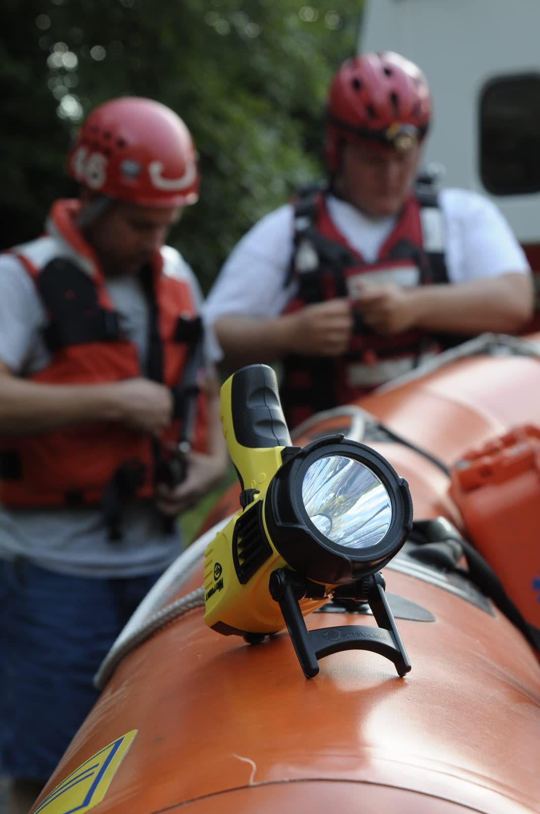 Streamlight 44900 Waypoint 550-Lumen Led Pistol-Grip Spotlight With 12-Volt Dc Power Cord And Polymer Mount/Holder, Yellow