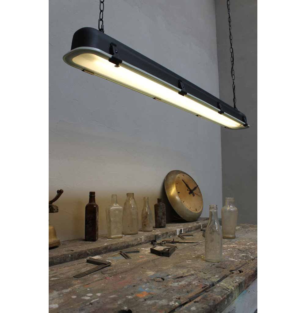 Kingchain 536521 1/8-Inch X 50 Ft. Lightweight Decorative Oval Chain With 45 Lb. Safe Working Load, Black Finish, For Hanging Baskets, Planters, Light Fixtures, Chandeliers