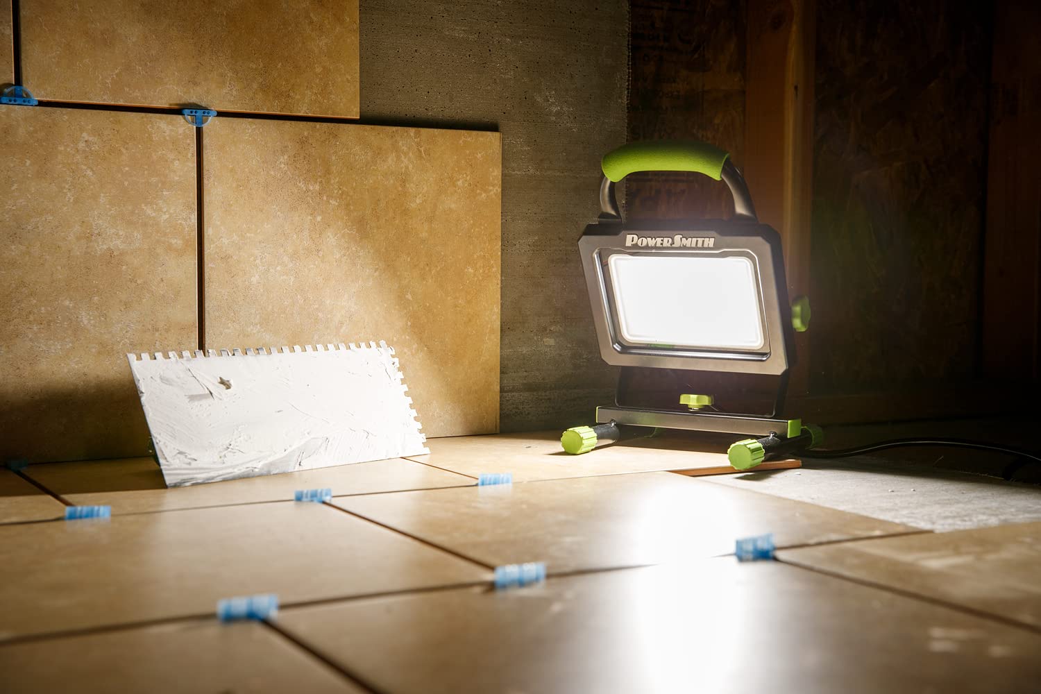 Powersmith 7,000 Lumen Portable Led Work Light With Metal Stand And Housing, Sealed On/Off Switch, And 5 Year Warranty (Pwls070H