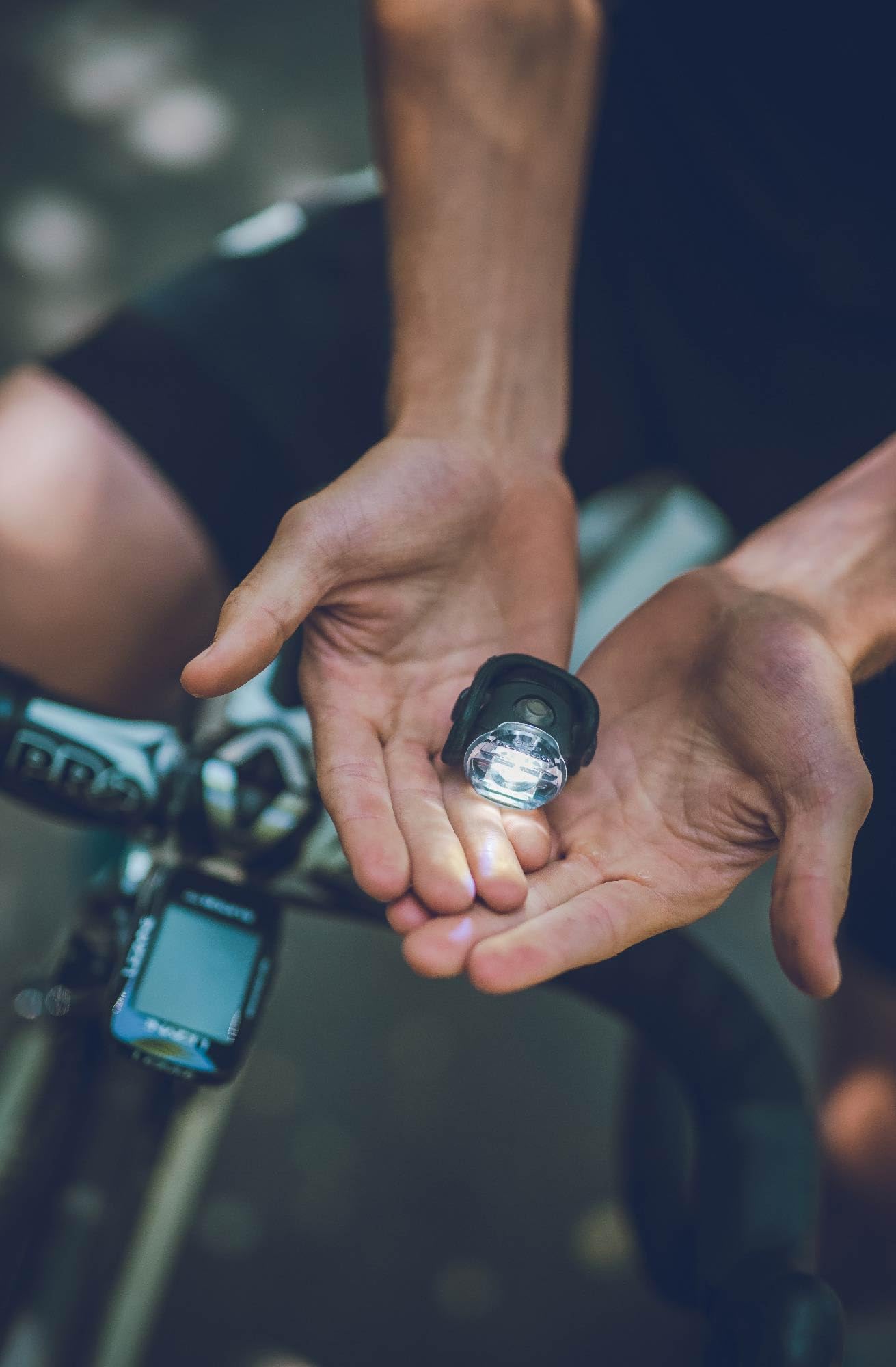 LEZYNE Femto USB Drive Front Bicycle Rechargeable IPX7 White LED Front Light w/Multiple Solid & Flash Modes | Versatile Silicone