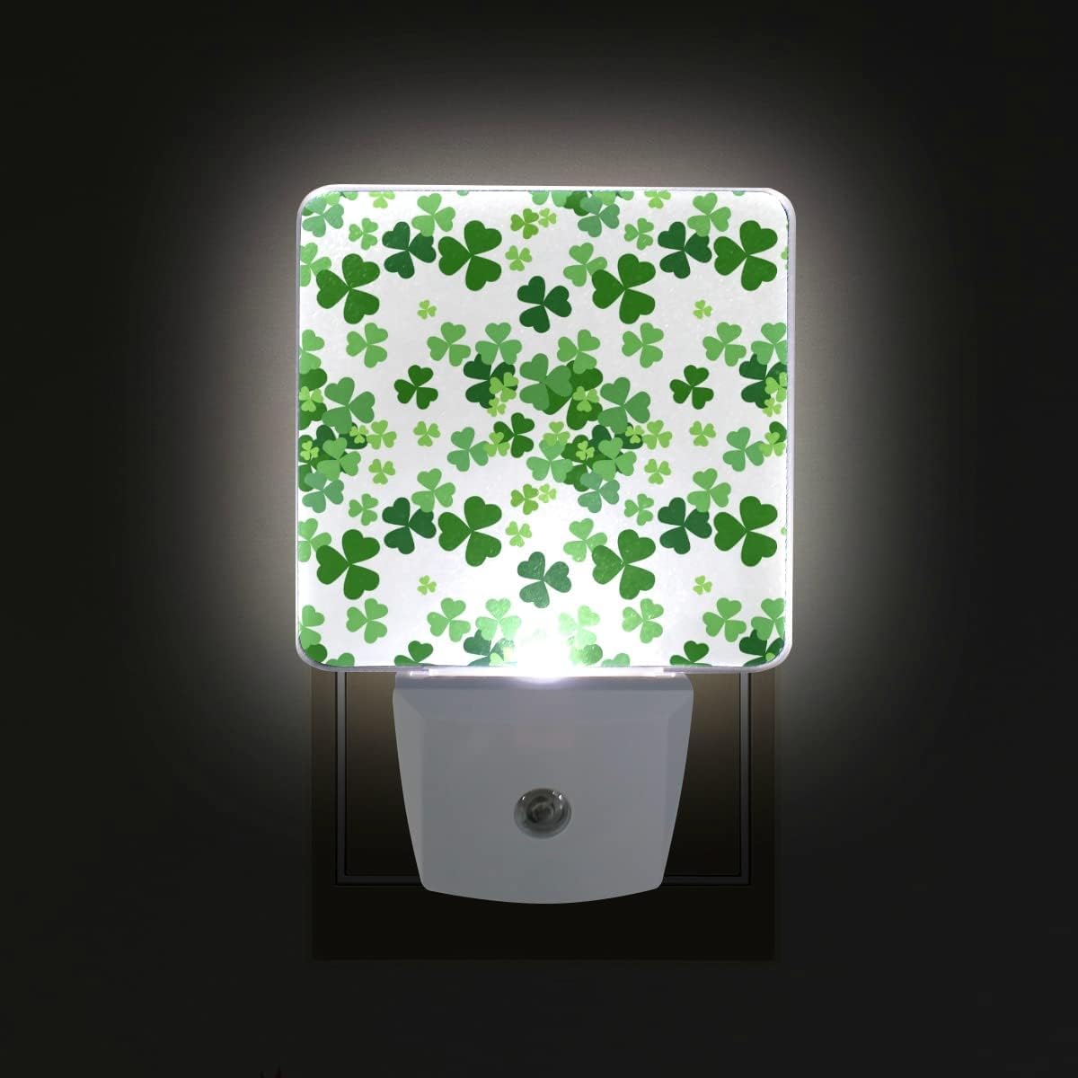 Green Lucky Clover Plug-in Night Light,St Patrick's Day Shamrocks Lamp Auto Dusk to Dawn Sensor Nightlights Plug into Wall,Energ
