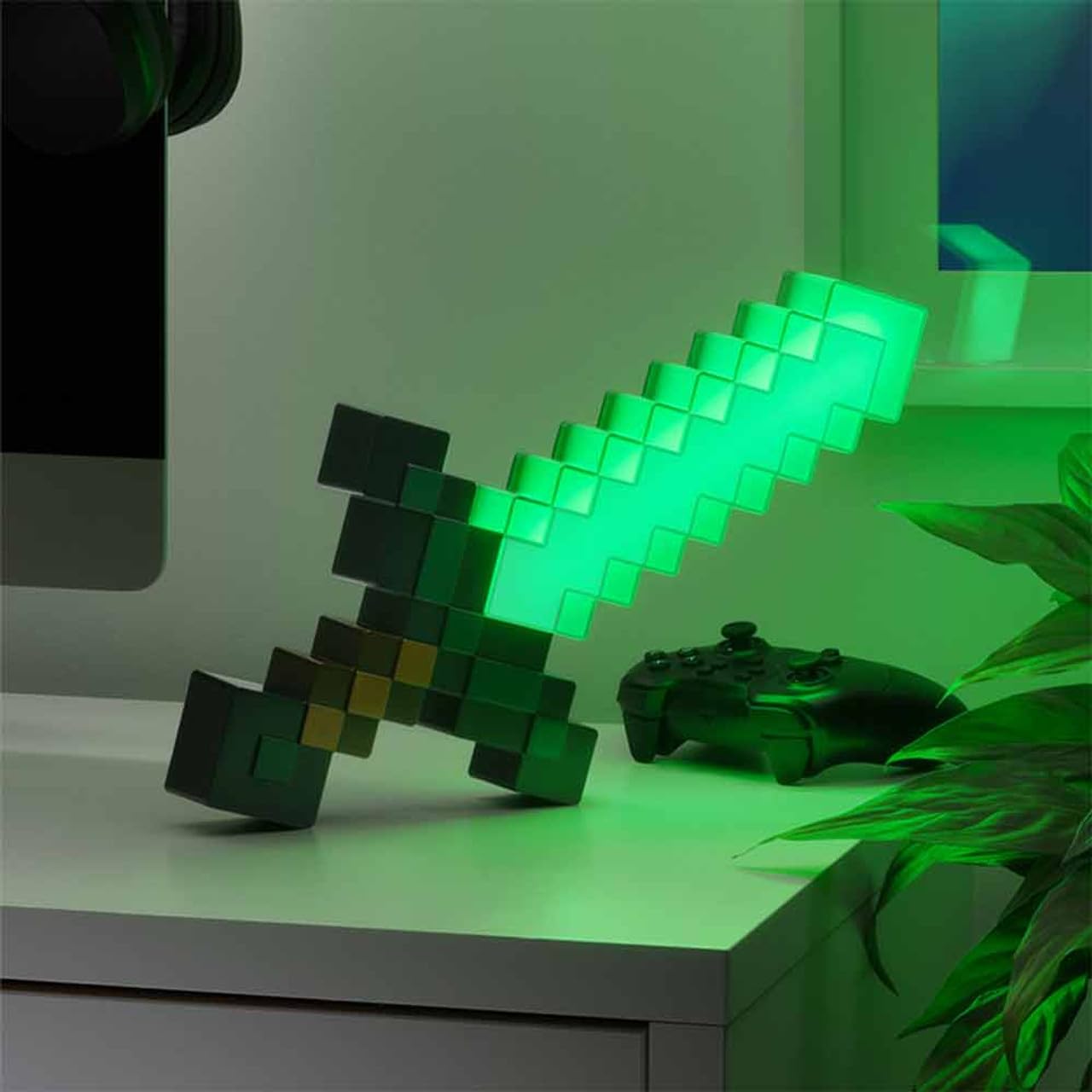 Paladone Minecraft Diamond decorative replica cutting edge Light with 3 Dynamic Lighting Modes, Wall Mount Decor, Multicolor, Model 12711