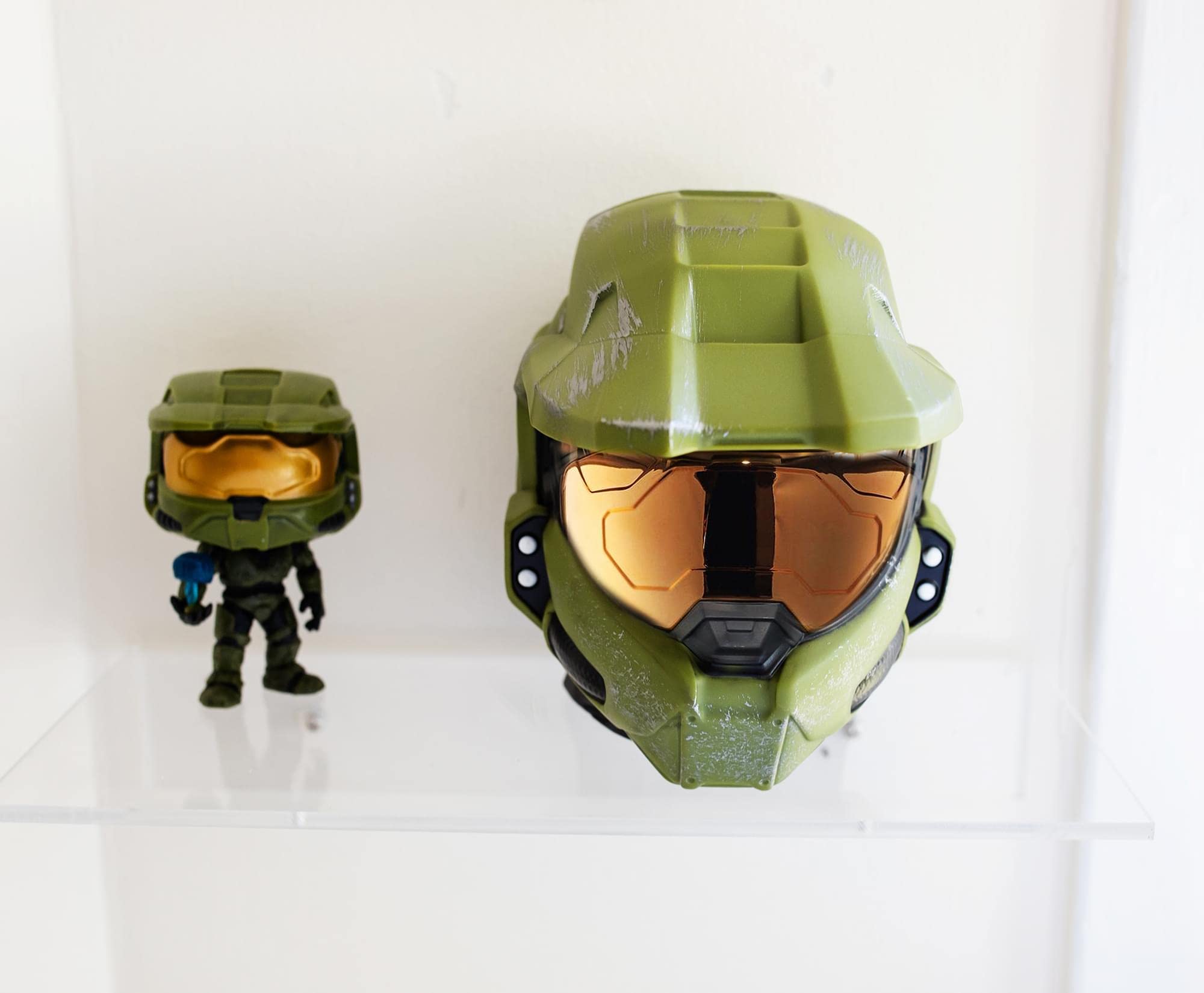 Ukonic HALO Master Chief Helmet Mood Light | 6" Green LED Table Lamp | Bedroom & Desk Decor