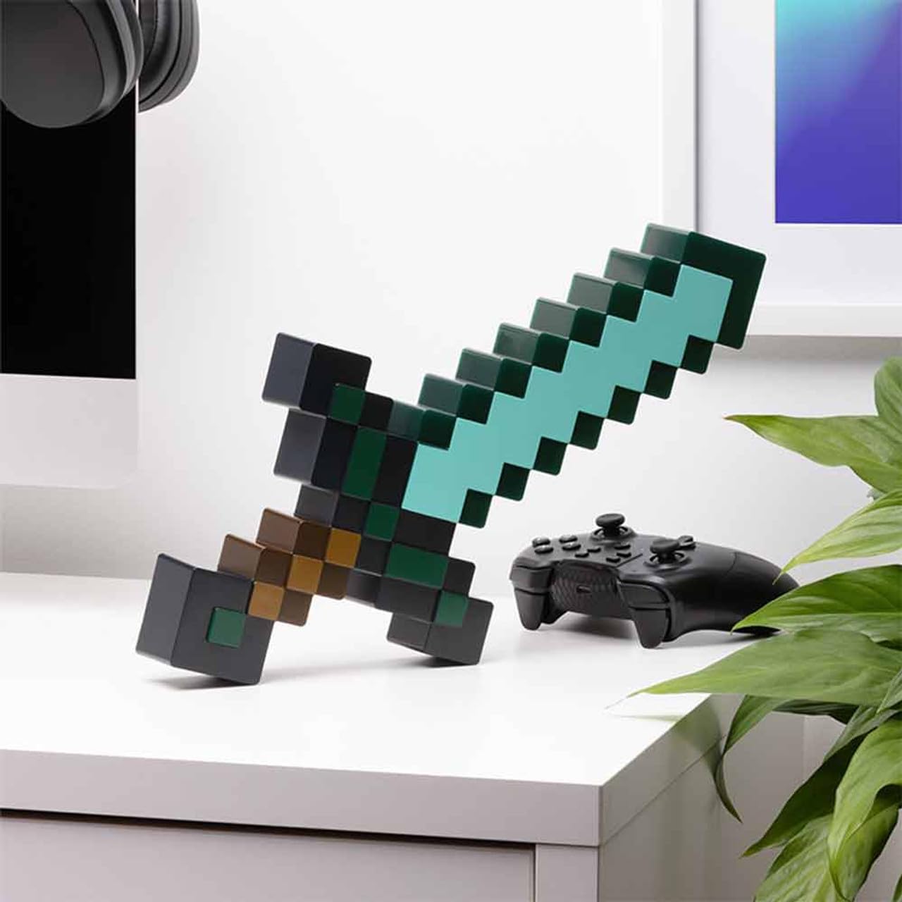 Paladone Minecraft Diamond decorative replica cutting edge Light with 3 Dynamic Lighting Modes, Wall Mount Decor, Multicolor, Model 12711