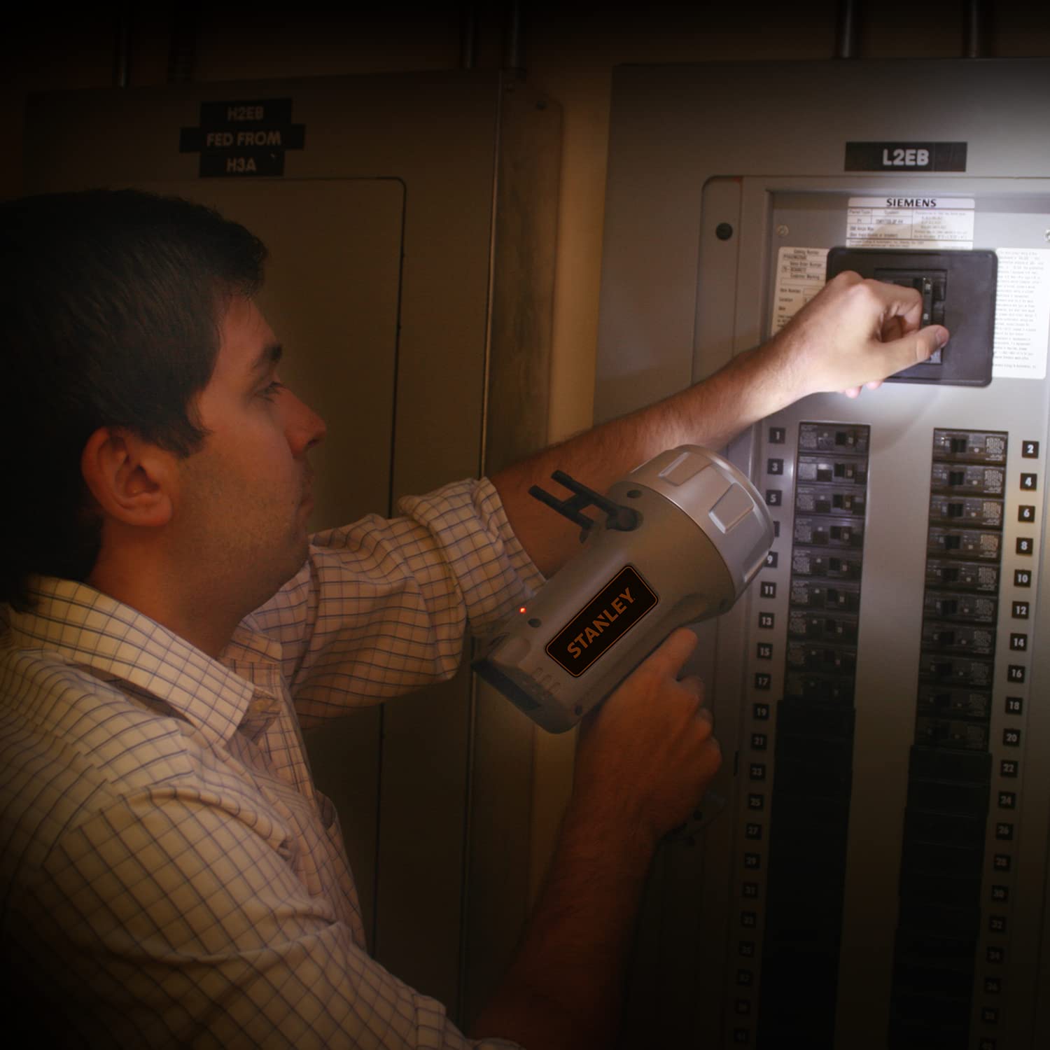 Stanley Sl5Hs Rechargeable 1200 Lumen Lithium Ion Ultra Bright Led Spotlight Flashlight,Black