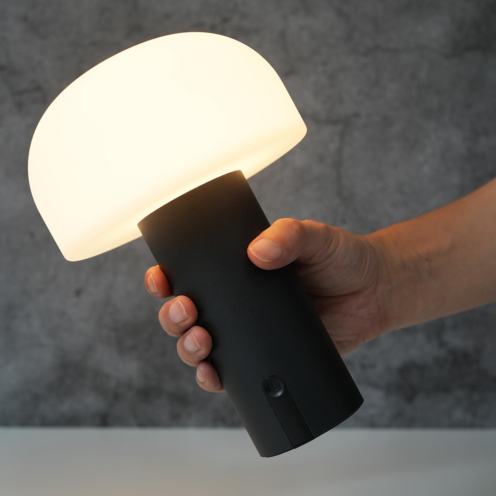 Ilovinit Rechargeable Outdoor Mushroom Table Lamp - Waterproof, Cordless, Touch Dimming, Black