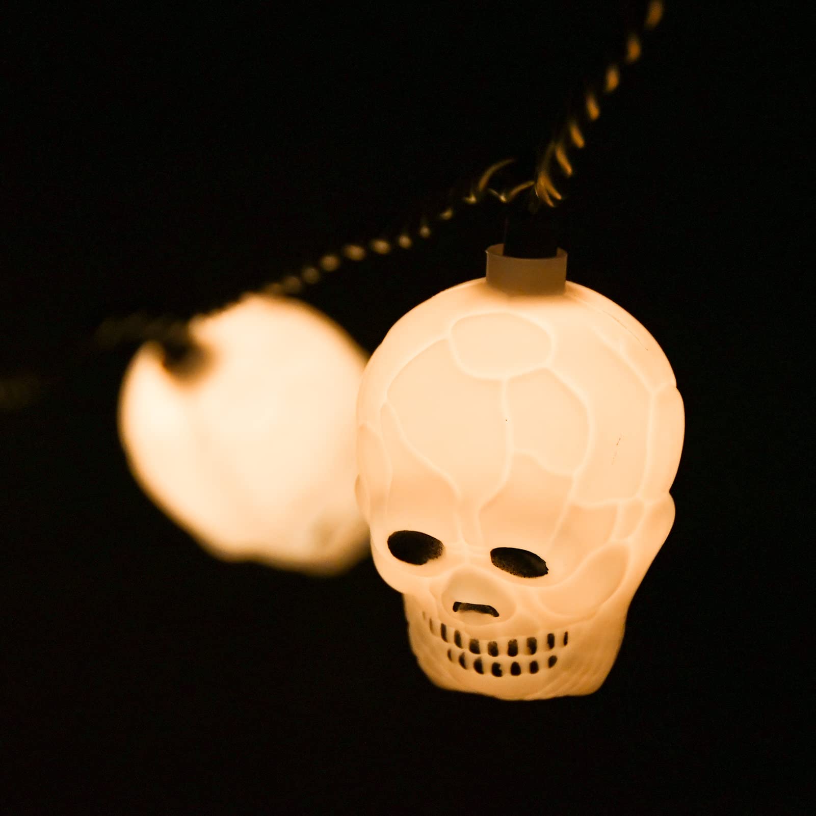 Doratale Halloween Skull String Lights, 8.5Ft, Plastic, 10 Ghost Heads, Connectable, Black Wire