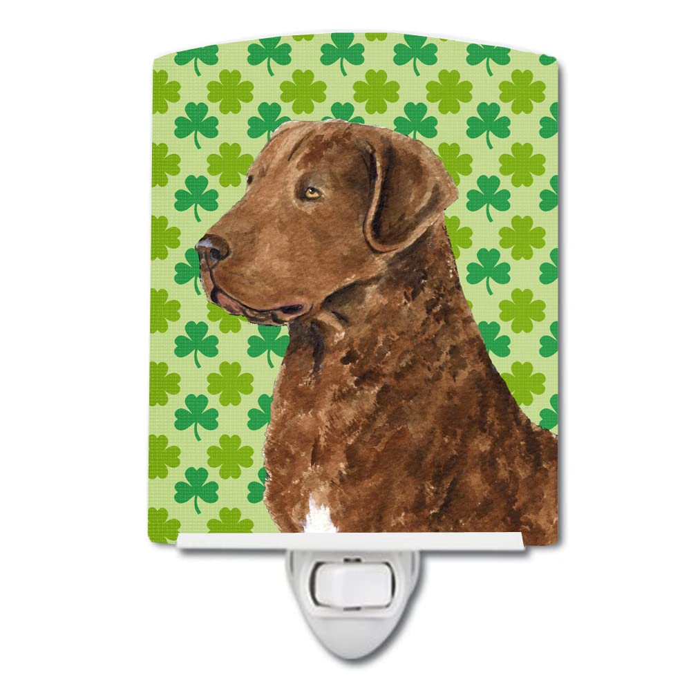 Caroline'S Treasures Chesapeake Bay Retriever St. Patrick'S Day Ceramic Night Light, 6X4X3&quot;