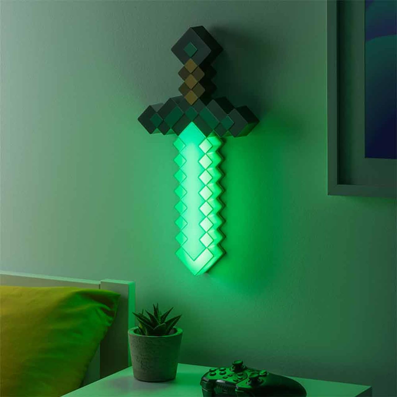 Paladone Minecraft Diamond decorative replica cutting edge Light with 3 Dynamic Lighting Modes, Wall Mount Decor, Multicolor, Model 12711