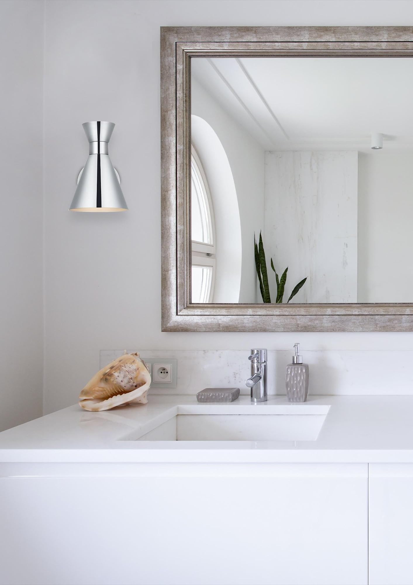 Living District Halycon Midcentury Modern 6'' Brass and Black Bathroom Wall Sconce with Round Backplate and Metal Shade