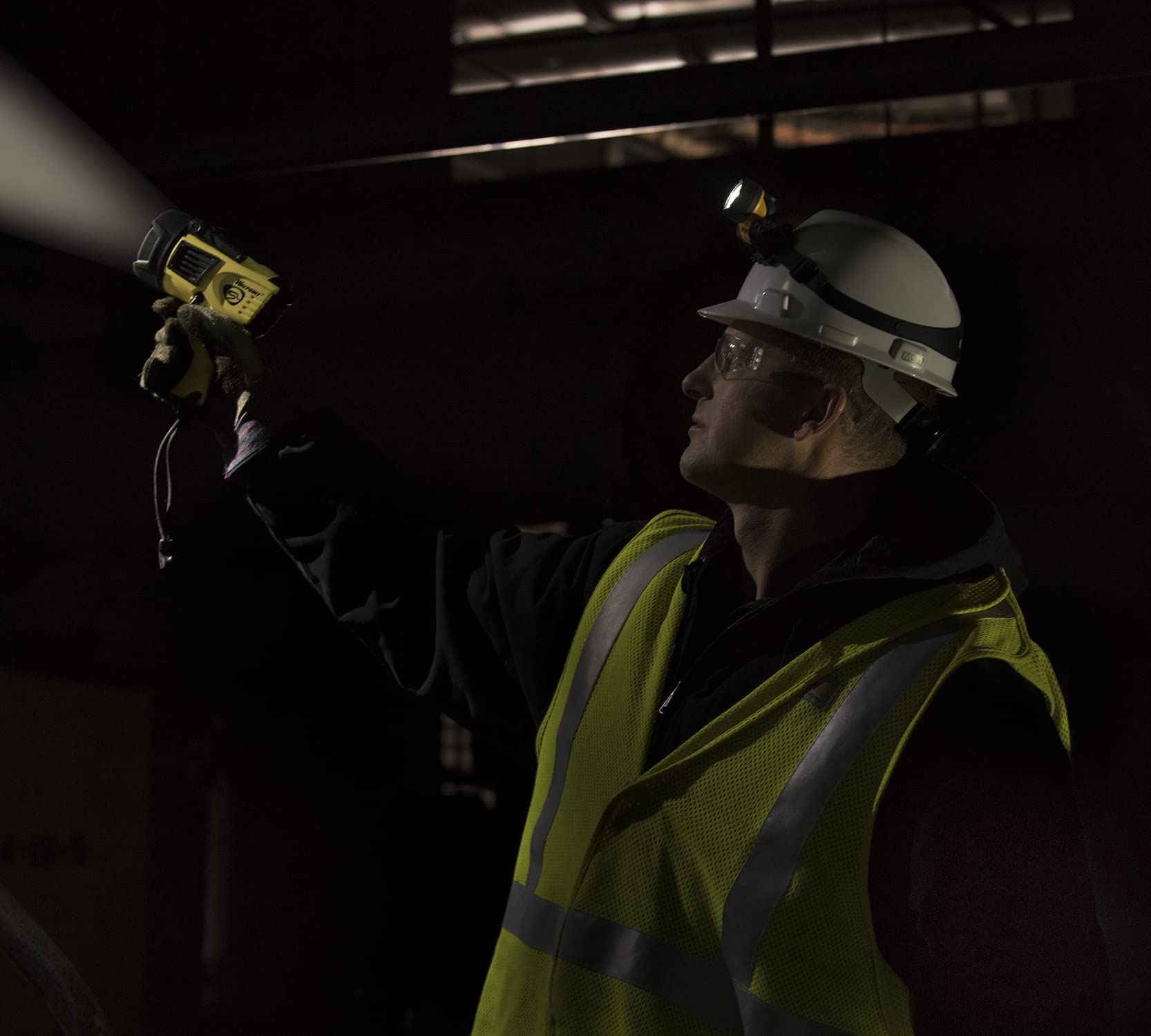 Streamlight 44900 Waypoint 550-Lumen Led Pistol-Grip Spotlight With 12-Volt Dc Power Cord And Polymer Mount/Holder, Yellow