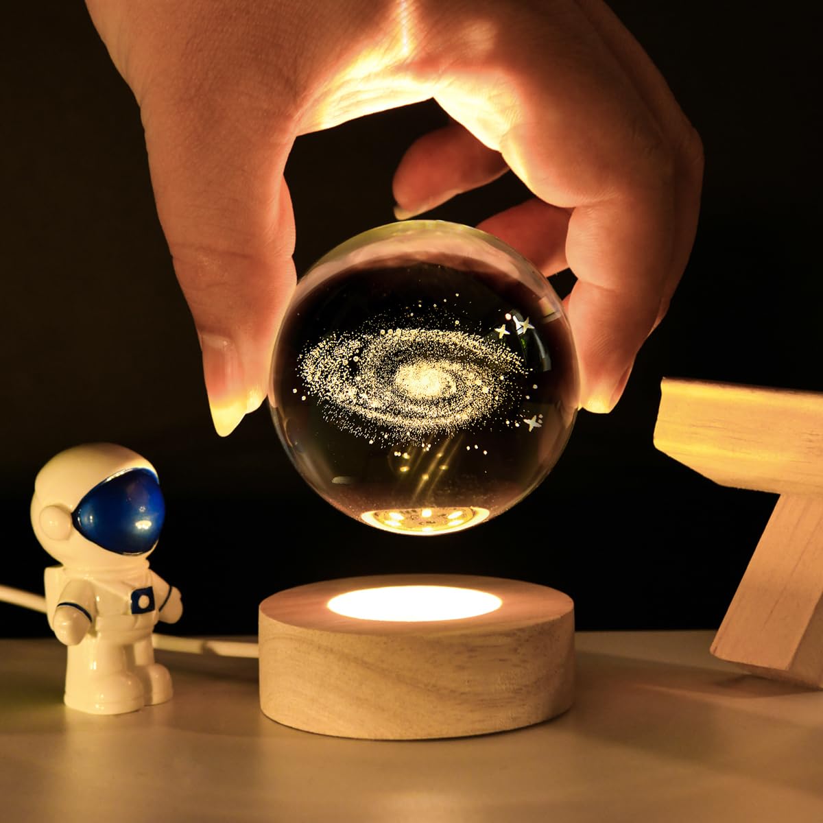 QIANCHANG 3D Galaxy Crystal Ball Night Light, Milky Way Glass Sphere Lamp, 2.4 in, Crystal Material, Decorative Paperweight