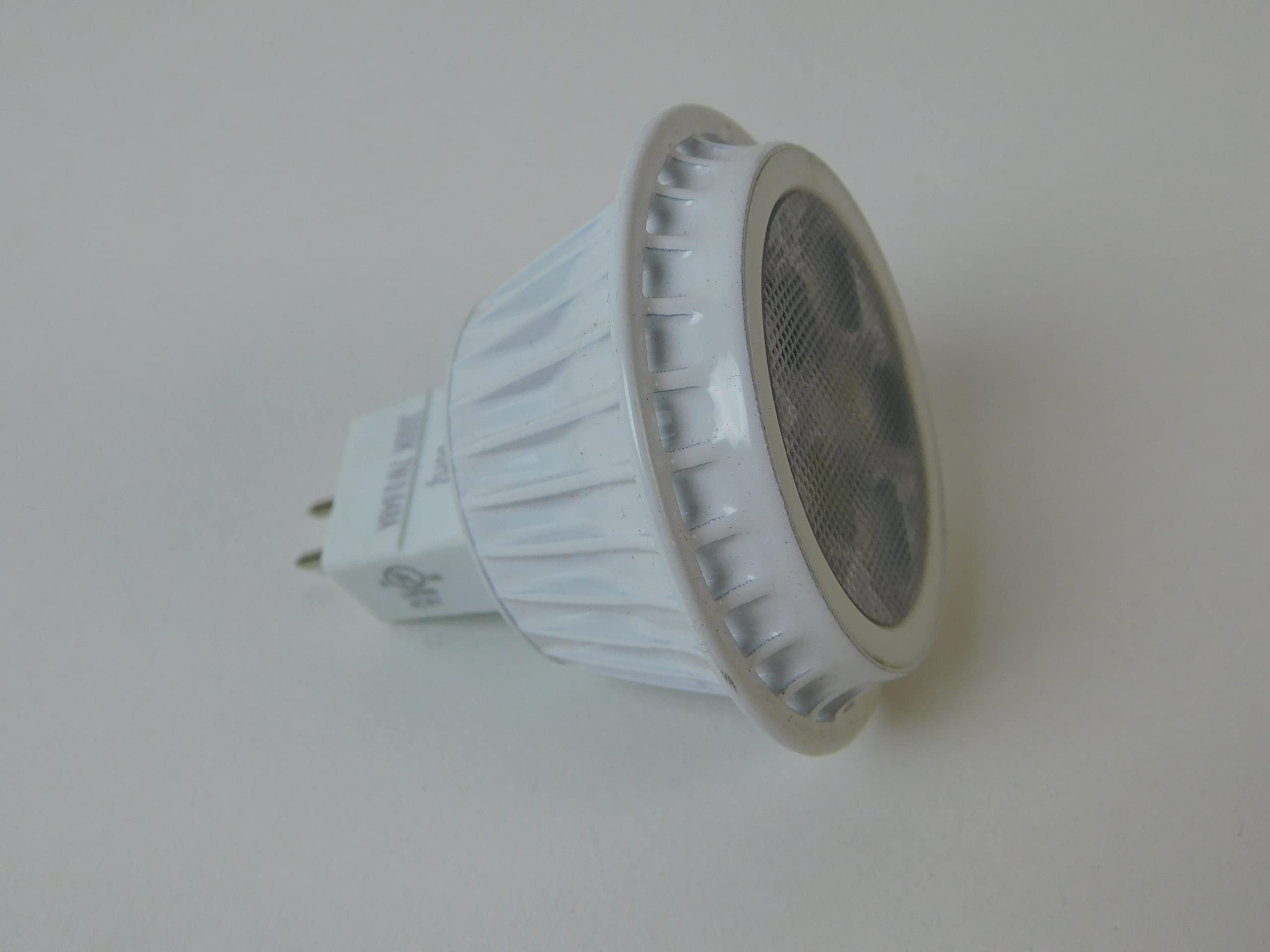 TCP MR16 LED Lamp 7W 500 Lumens 82 CRI 3000K Halogen White 2-Pin GU5.3 Base Model LED712VMR16V30K