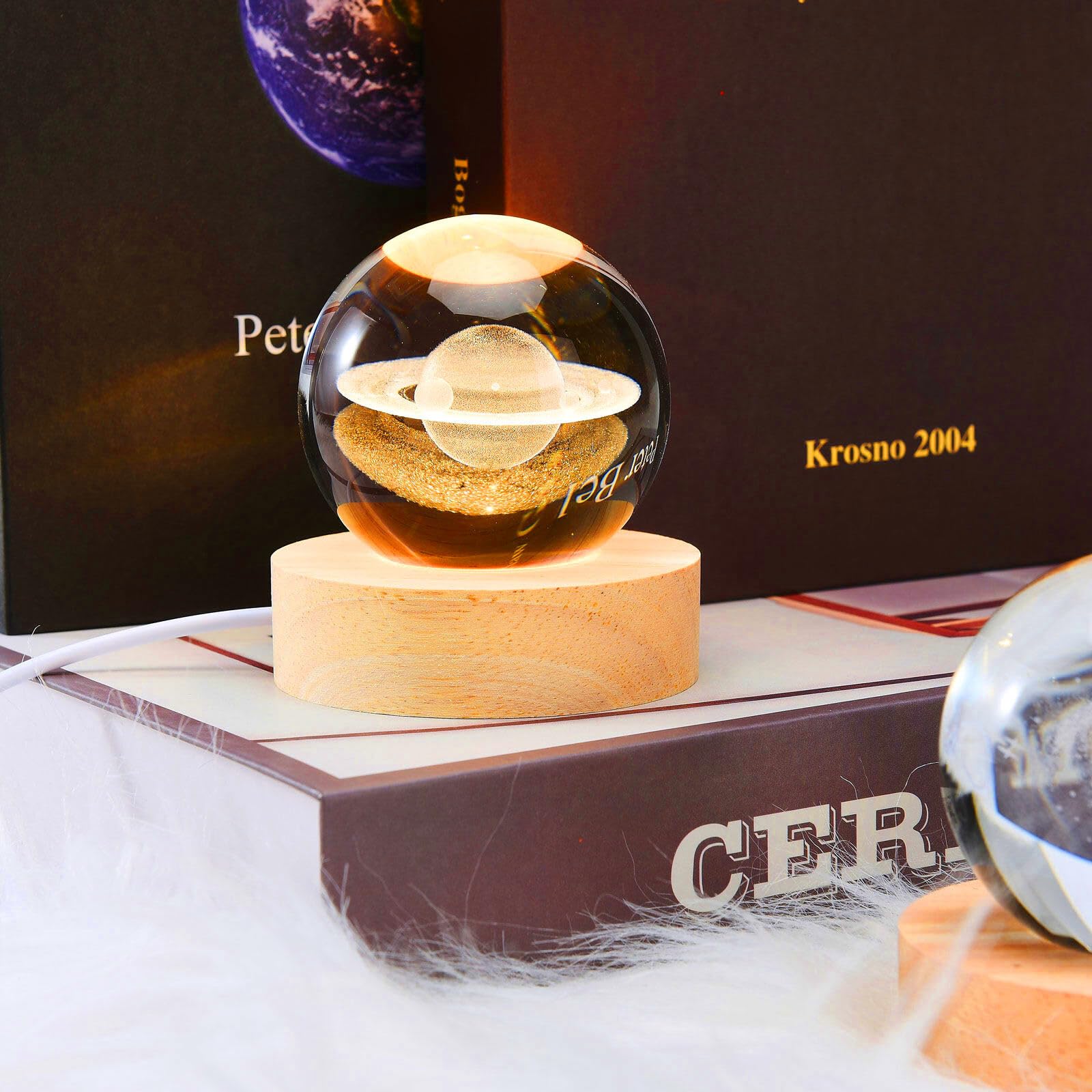 Dniebw 3D Saturn Crystal Ball Night Light, Galaxy Planet Crystal Glass Sphere Lamp With Wooden Base, Saturn Planet Model Decor Crystal Display Sculpture Home Decor Present For Women Friends Girls