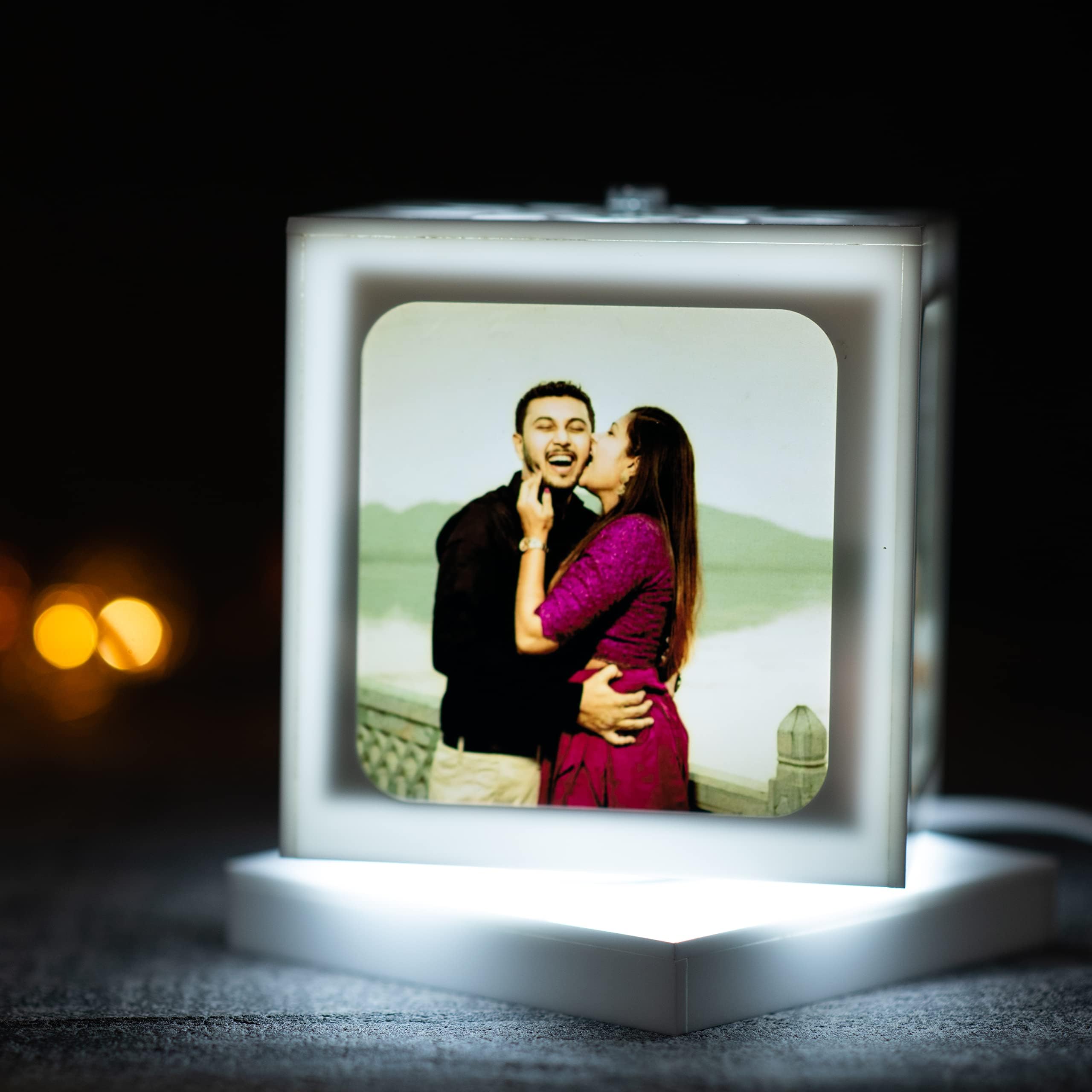 Zoci Voci Anniversary Gift - Nostalgia Flora - Rotating Photo Lamp (White.) - Led