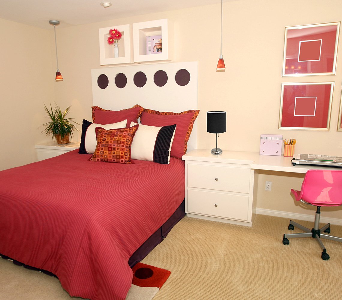 Simple Designs Lt2024-Blk Brushed Steel Stick Table Desk Lamp With Charging Outlet And Drum Fabric Shade, Black Shade