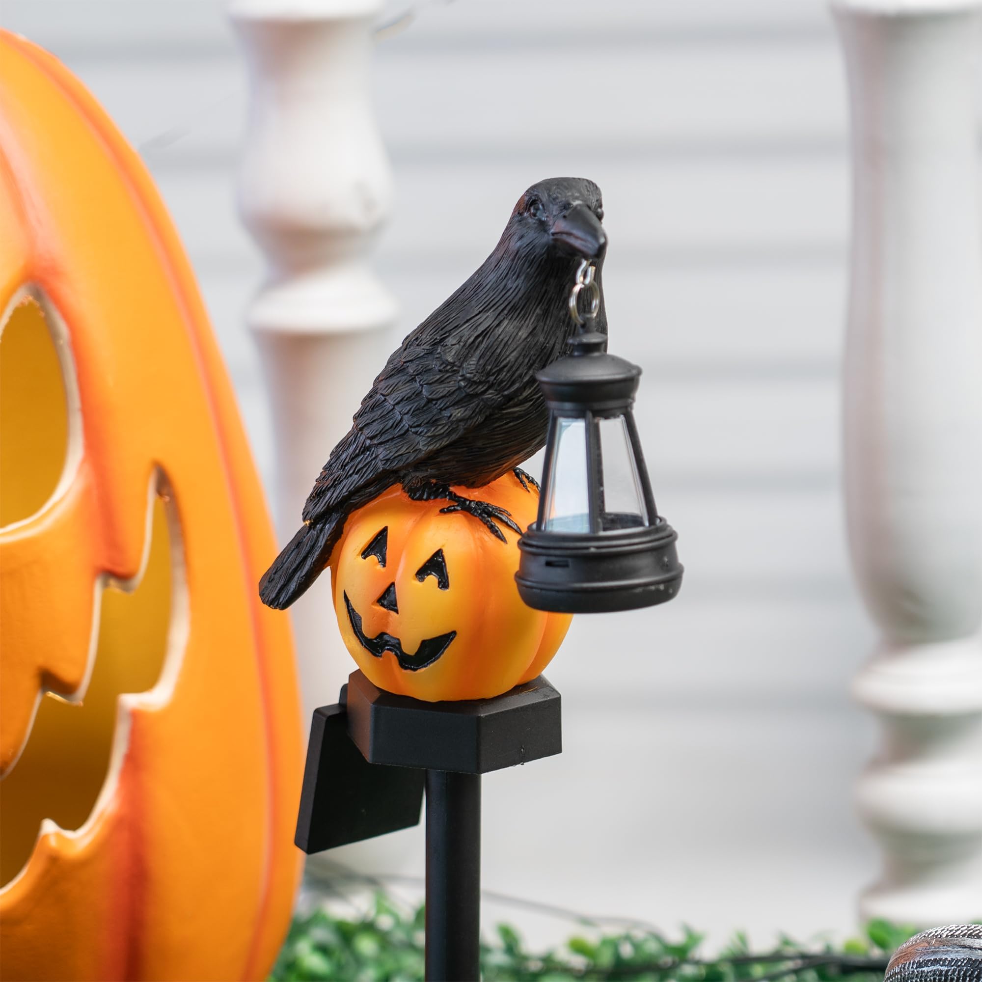 Dazzle Bright 2 Pack Halloween Crow Pathway Lights Outdoor  Solar Powered Resin Crow With Pumpkin Walkway Lights  Stake Light For Halloween Pathway Garden Lawn Yard Gifts Decoration
