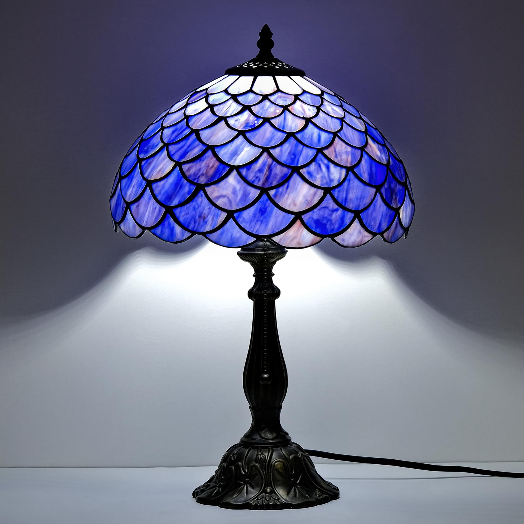 GILGGAK Tiffany Style Table Lamp Vintage Stained Glass Desk Lamp Deep Blue Purple Fish Scales Bedside Reading Light Decor Bedroo