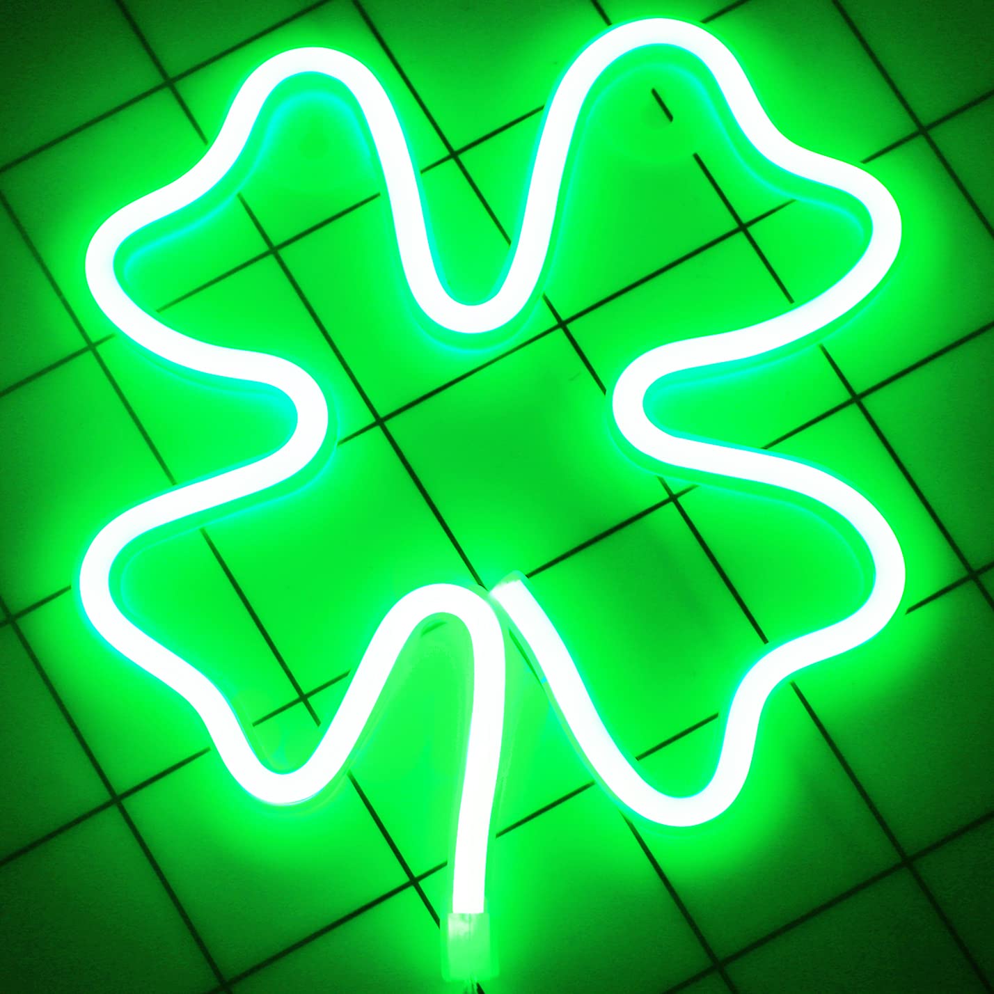 Neon Signs Shamrocks Shaped St. Patricks Day Decorations  Green LED Clover Neon Lights for Wall Decor Battery/USB Operated Night Lights Bar Lamp for Home  Christmas  Halloween  Bedroom Decor