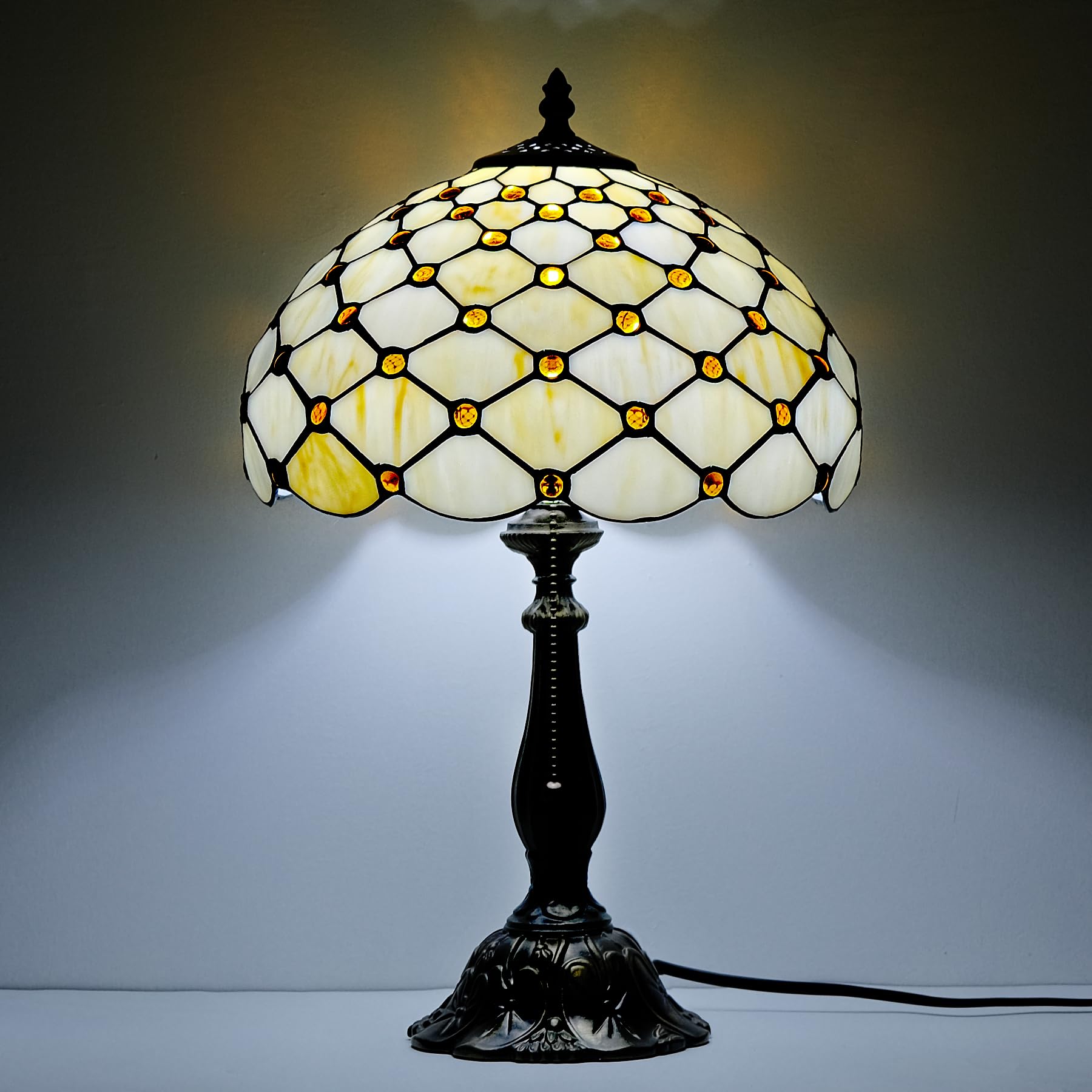 GILGGAK Tiffany Lamp Vintage White Cream Stained Glass Bead Table Lamp Desk Bedside Reading Light Decor Bedroom Living Room Home