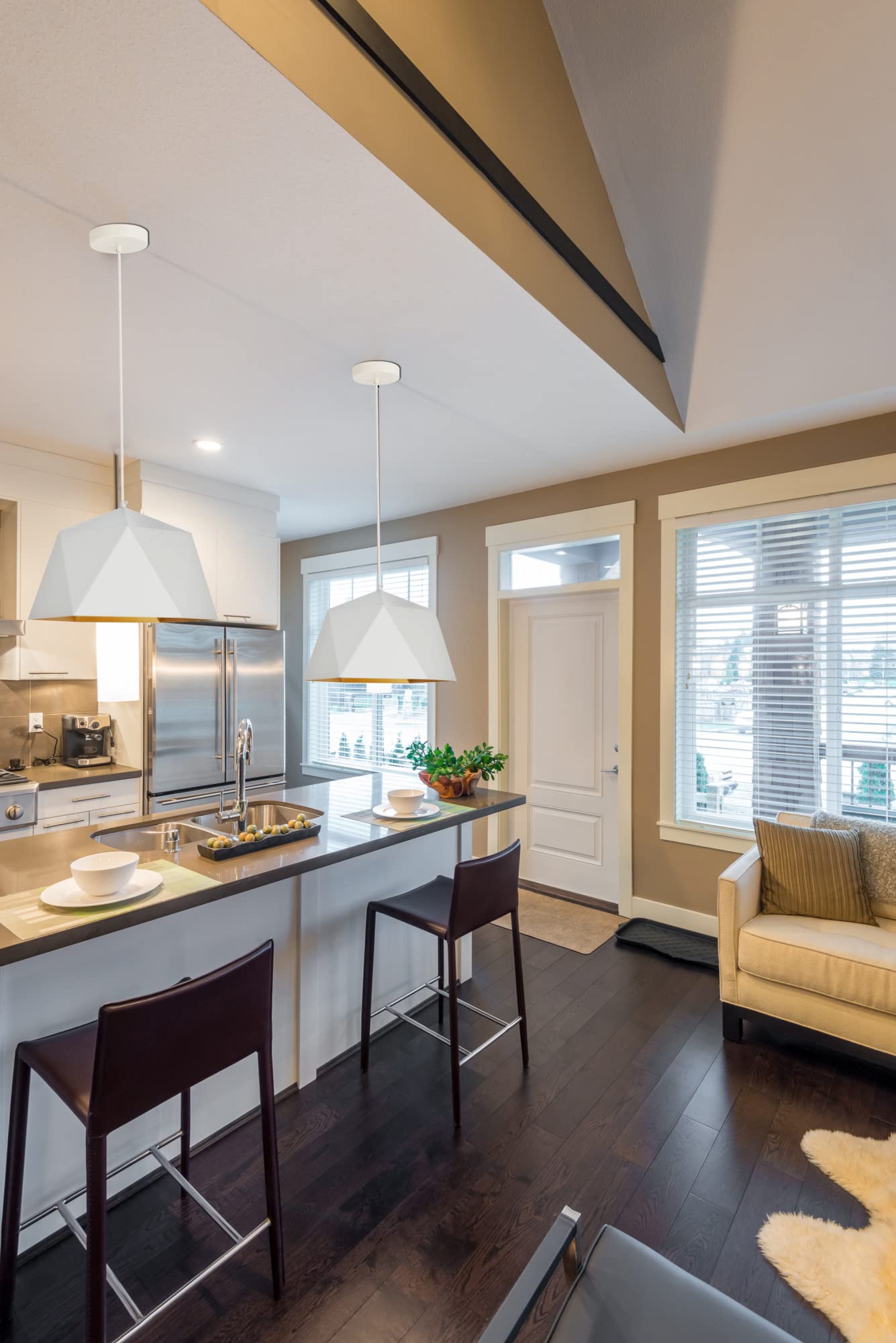 Living District Arden 1-Light Transitional Metal Pendant in White and Gold