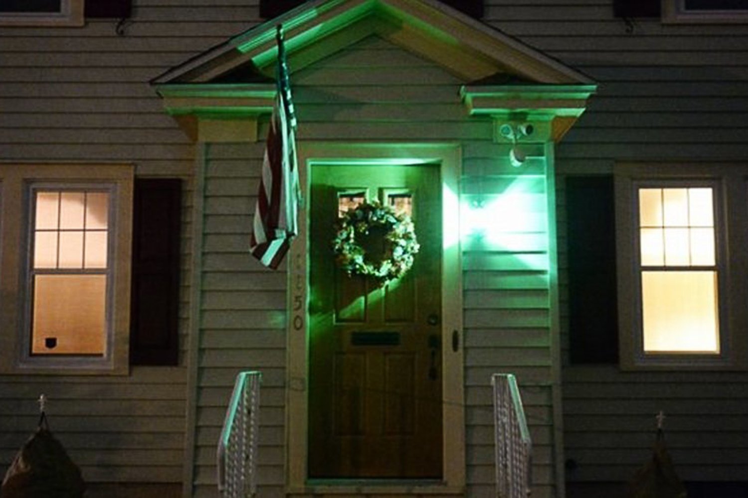 SLEEKLIGHTING LED A19 Light Bulb - 3-Watt Energy Saving - UL-Listed - Red and Green - Lasts Over 20,000 Hours