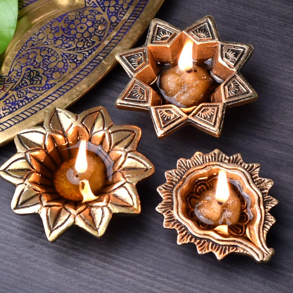 Indian-Shelf 3 Pieces Traditional Brass Diya for Puja Oil Lamp for Home Office Gifts Pooja Articles Diwali Dcor Arti Deepak Deep