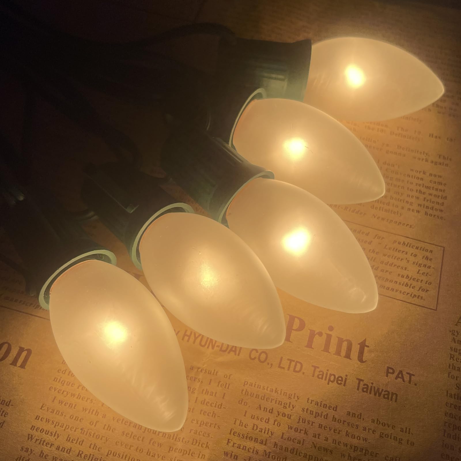 GOOTHY C9 Frosted White Christmas Light Bulbs, 25 Pack, 7W Glass Replacement Bulbs for Outdoor String Lights, C9/E17 Base