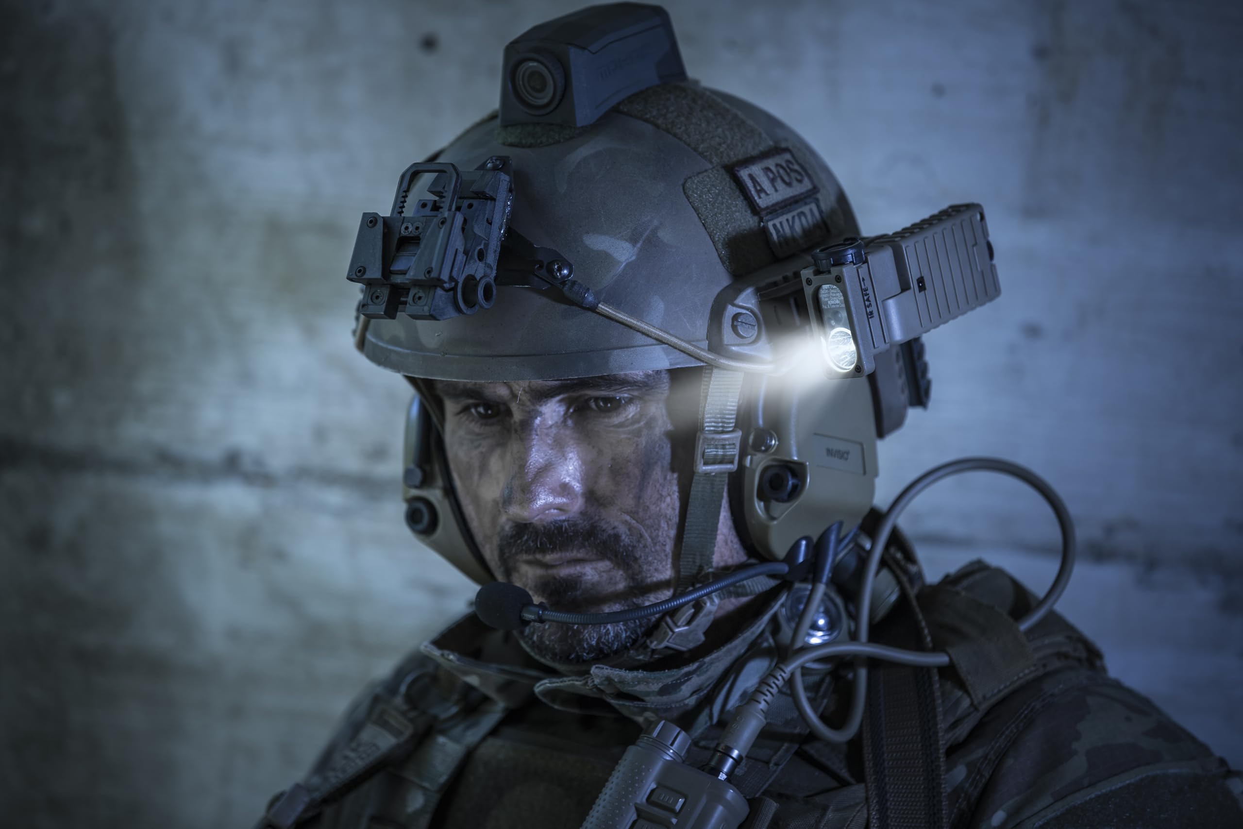 Streamlight 14027 Sidewinder 55-Lumens LED Military Waterproof Flashlight with (2) AA Alkaline Batteries and Helmet Mount in Cla