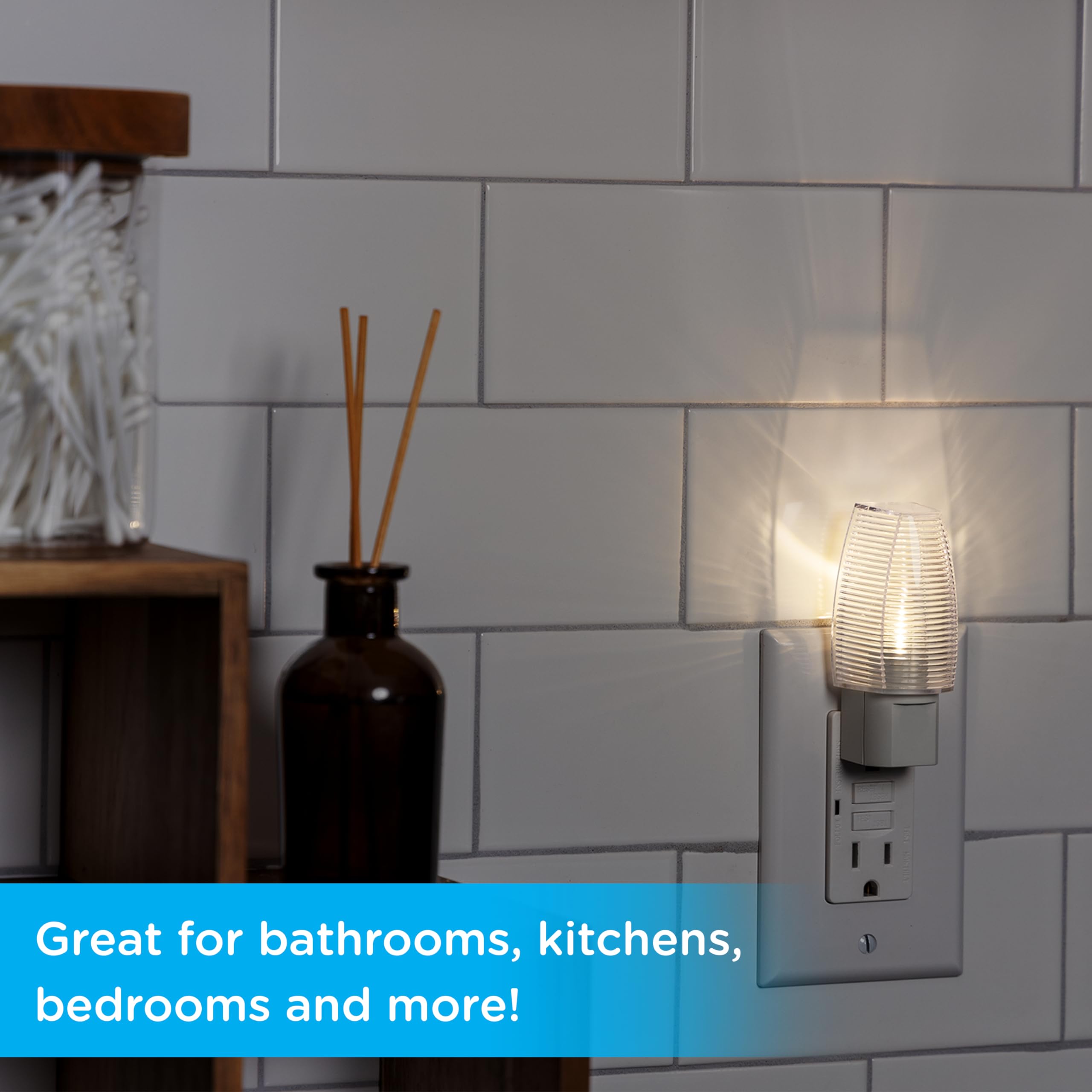 Lights By Night LED Night Light, Auto On/Off, Dusk to Dawn Sensor, Clear Shade, 4 Pack, Model 31924