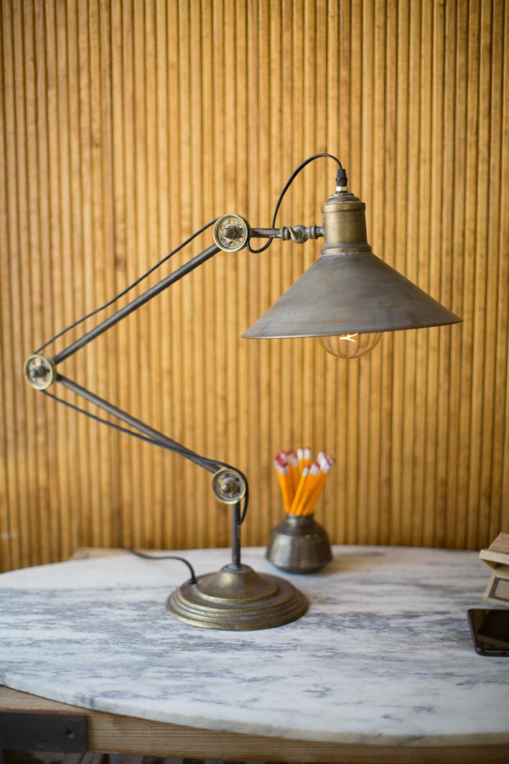 METAL TABLE LAMP