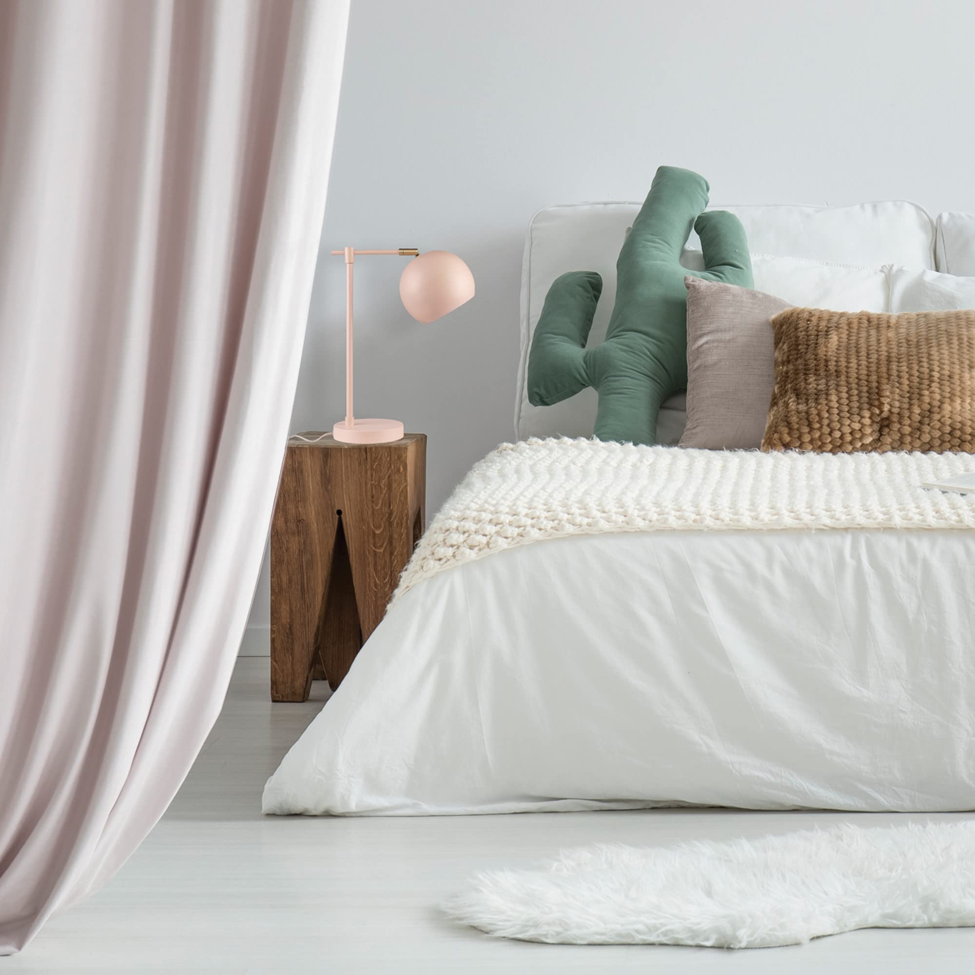 Globe Electric 52285 Hannah 18'' Desk Lamp, Matte Pink, Brass Pivot Joint, In-Line On/Off Rotary Switch